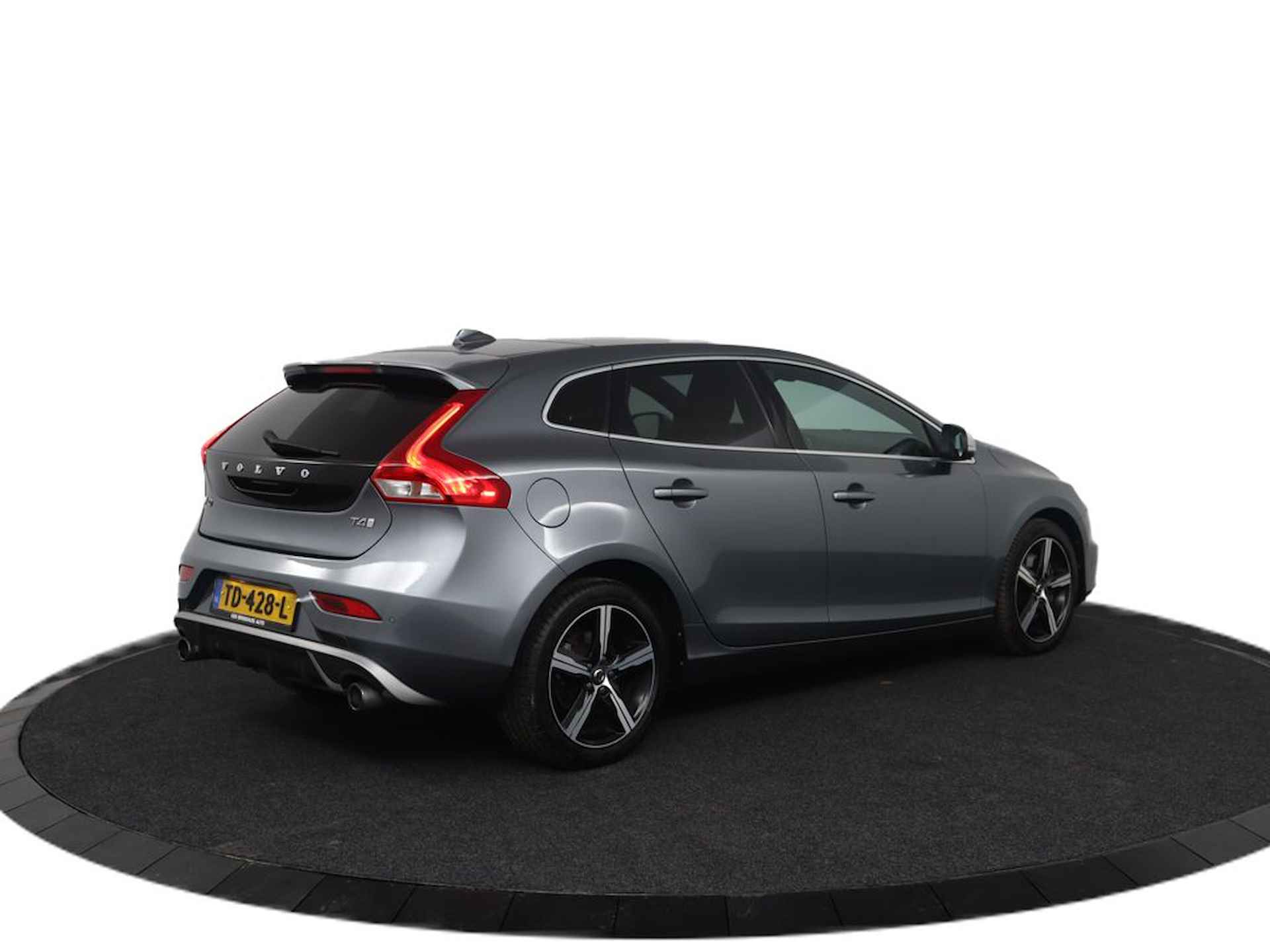 Volvo V40 T4 Business Sport | Panoramadak | Standkachel | Parkeercamera | Parkeersensoren V+A | Stoelverwarming | DAB+ | Getint Glas | Key - 3/45