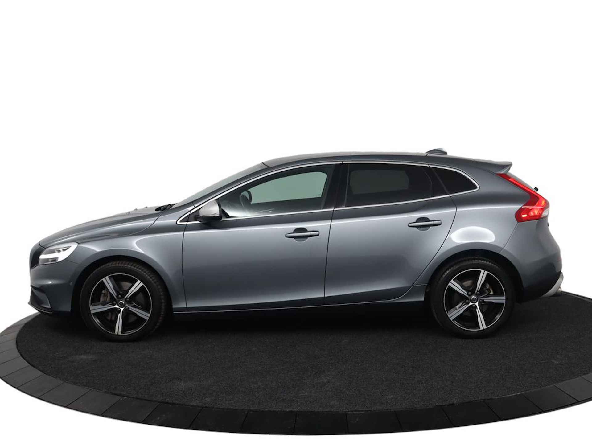 Volvo V40 T4 Business Sport | Panoramadak | Standkachel | Parkeercamera | Parkeersensoren V+A | Stoelverwarming | DAB+ | Getint Glas | Key - 4/45