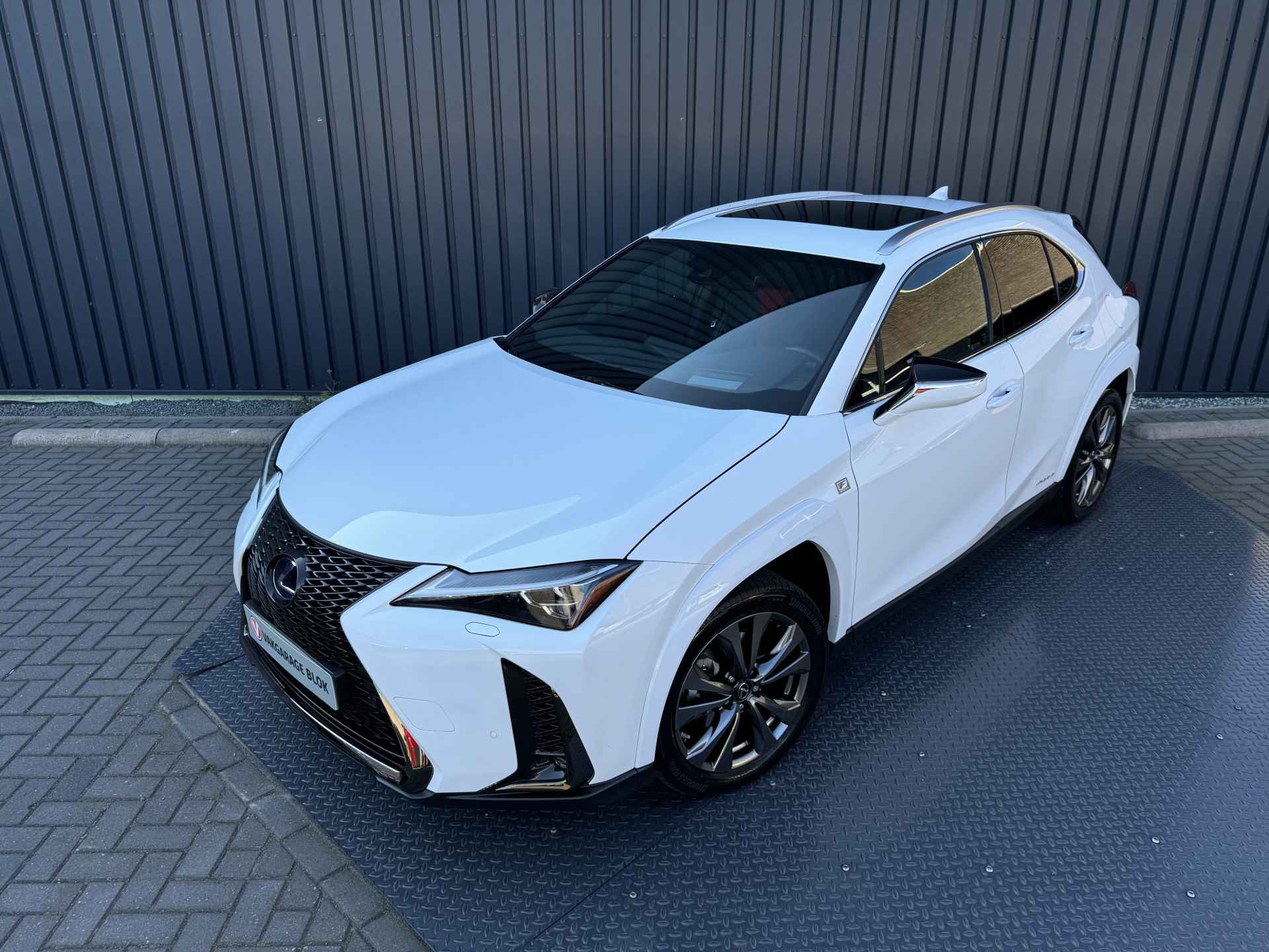 Lexus UX 250h F Sport | Schuif-/kantel dak | Afnm. Trekhaak | Head-up | BSM | Rijklaar!! - 3/43