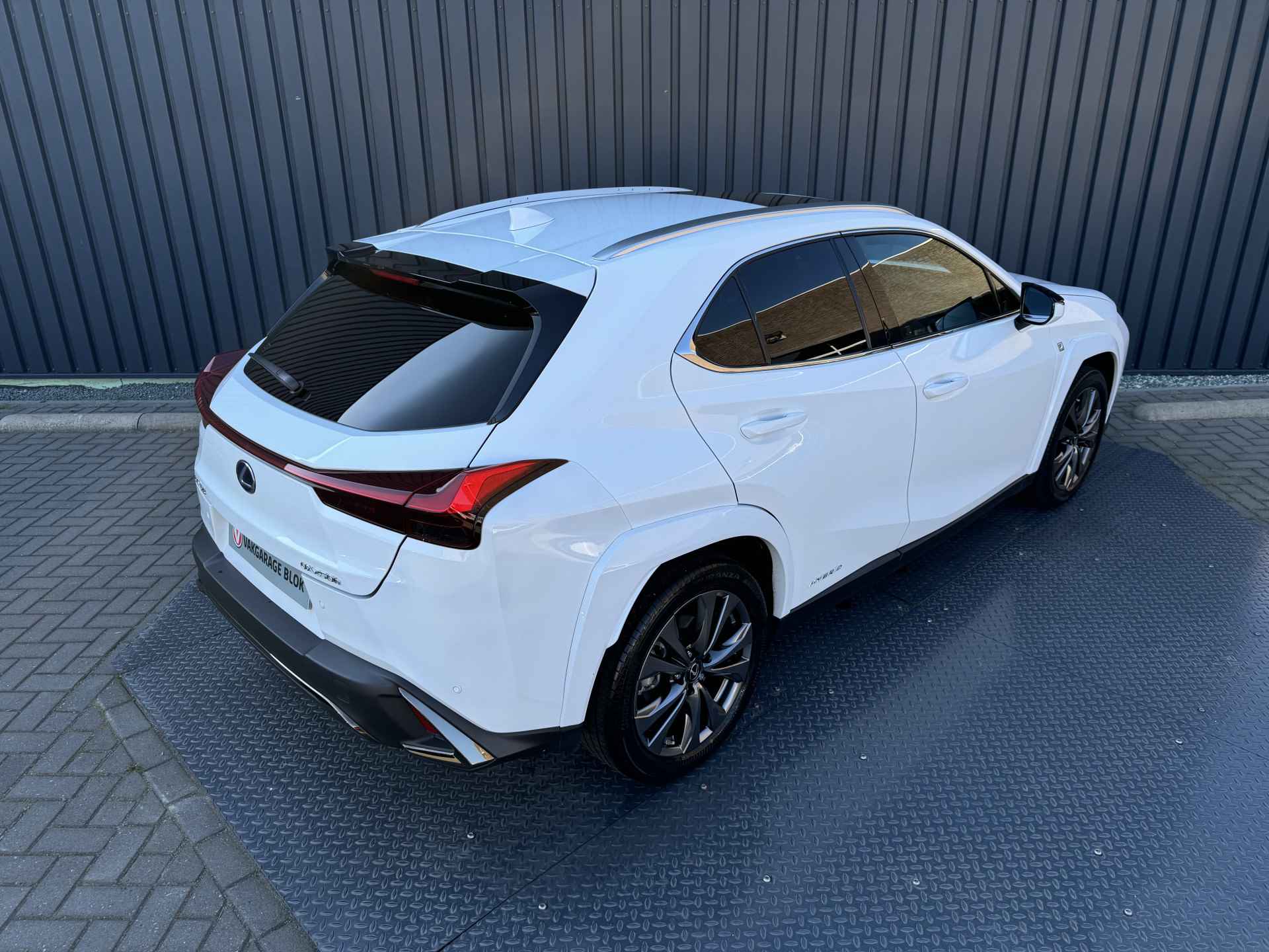 Lexus UX 250h F Sport | Schuif-/kantel dak | Afnm. Trekhaak | Head-up | BSM | Rijklaar!! - 11/43