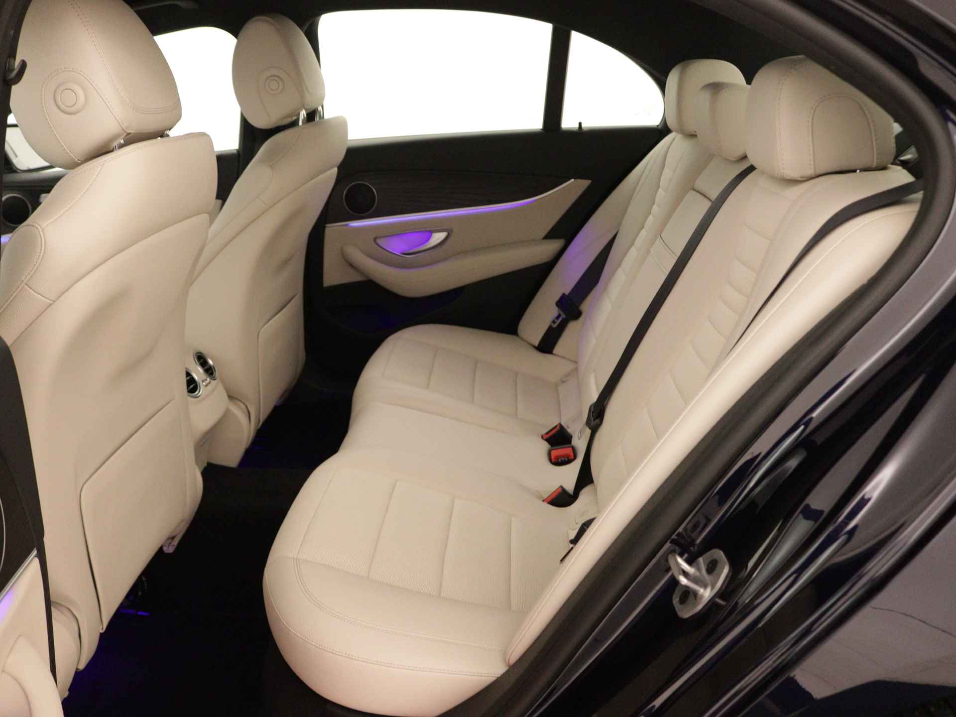 Mercedes-Benz E-Klasse 300 Advantage AMG Limited | 360° camera | Widescreen | Elektrische Stoelen | Trekhaak | Leder | Inclusief 24 maanden MB Certified garantie voor Europa. - 16/39