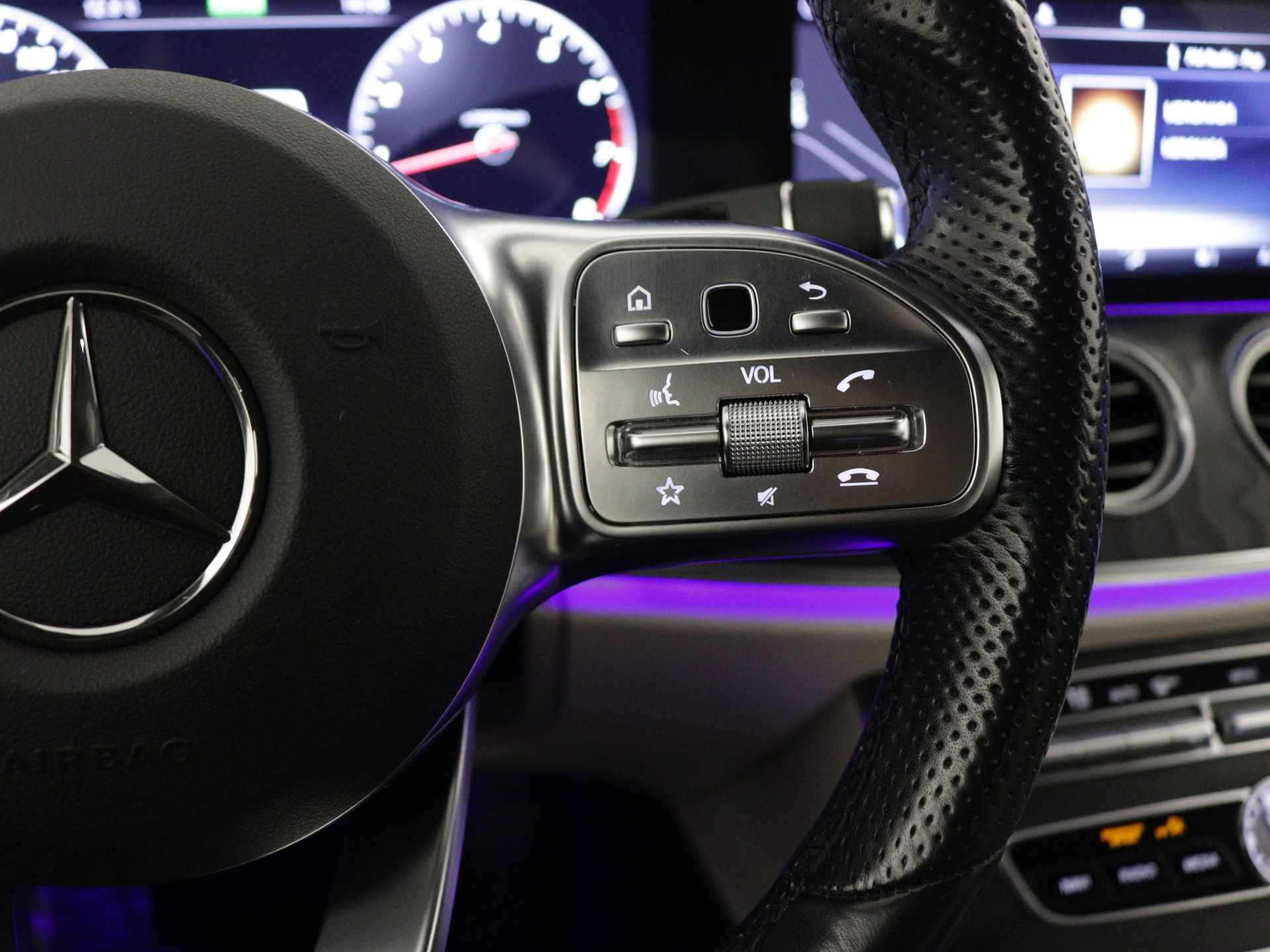 Mercedes-Benz E-Klasse 300 Advantage AMG Limited | 360° camera | Widescreen | Elektrische Stoelen | Trekhaak | Leder | Inclusief 24 maanden MB Certified garantie voor Europa. - 20/39