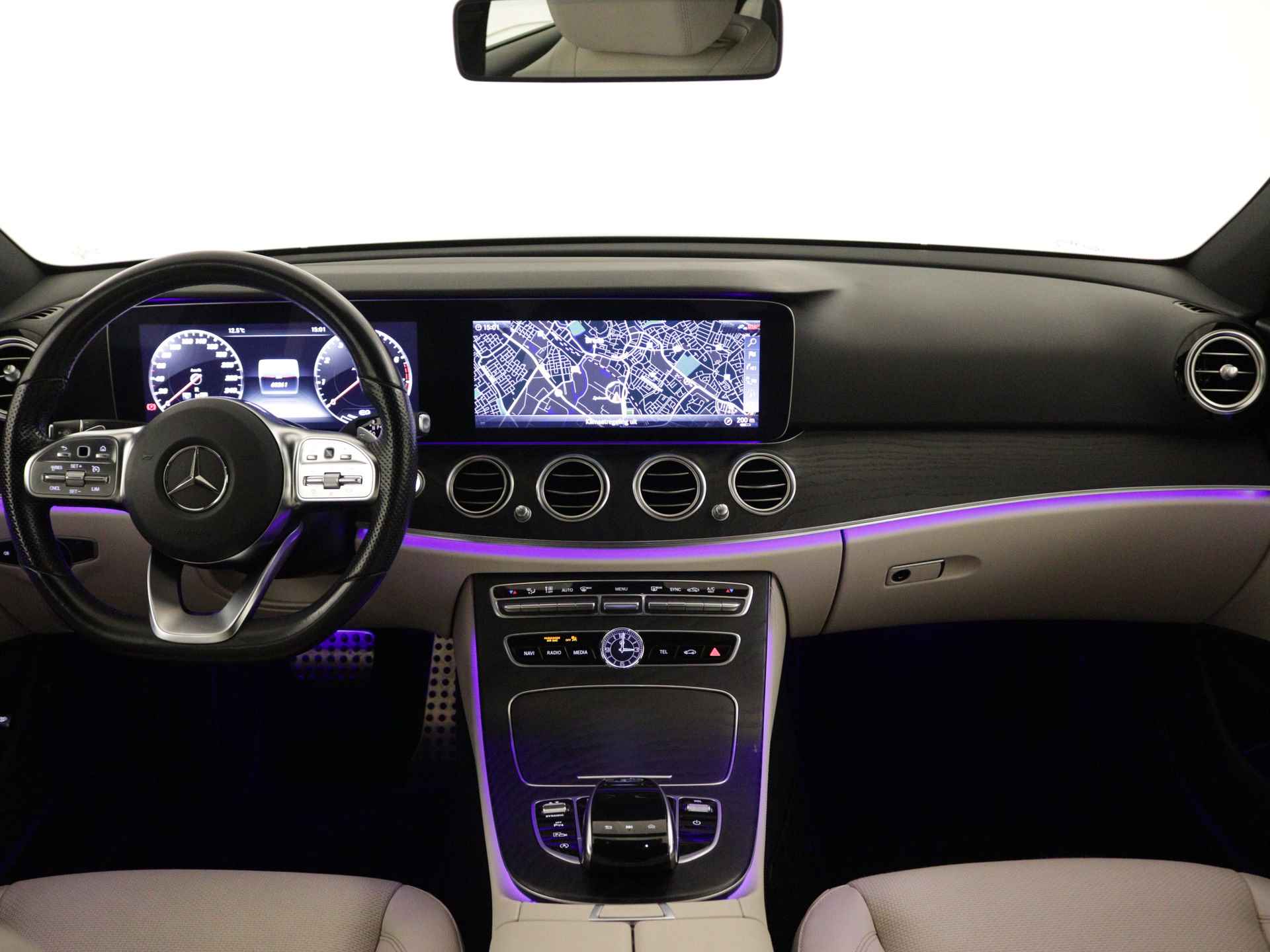 Mercedes-Benz E-Klasse 300 Advantage AMG Limited | 360° camera | Widescreen | Elektrische Stoelen | Trekhaak | Leder | Inclusief 24 maanden MB Certified garantie voor Europa. - 25/39