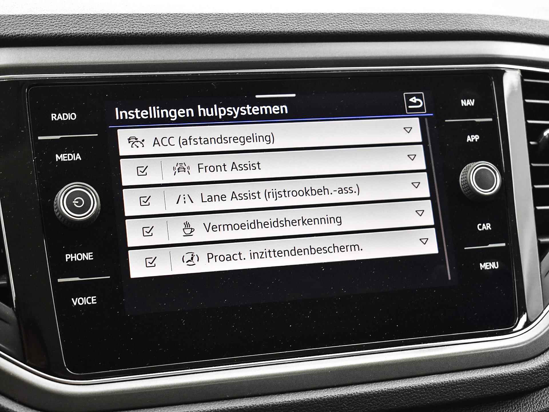 Volkswagen T-Roc 1.5 TSI 150pk DSG Style | Apple Car Play | Keyless | Camera | Navigatie | ACC | Elek. Achterklep | Climatronic | Stuur- & Stoelverwarming | 12 maanden BOVAG Garantie - 7/27
