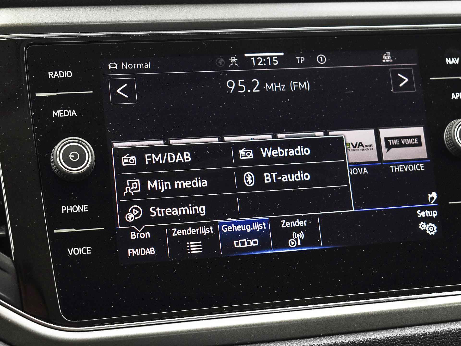 Volkswagen T-Roc 1.5 TSI 150pk DSG Style | Apple Car Play | Keyless | Camera | Navigatie | ACC | Elek. Achterklep | Climatronic | Stuur- & Stoelverwarming | 12 maanden BOVAG Garantie - 25/27