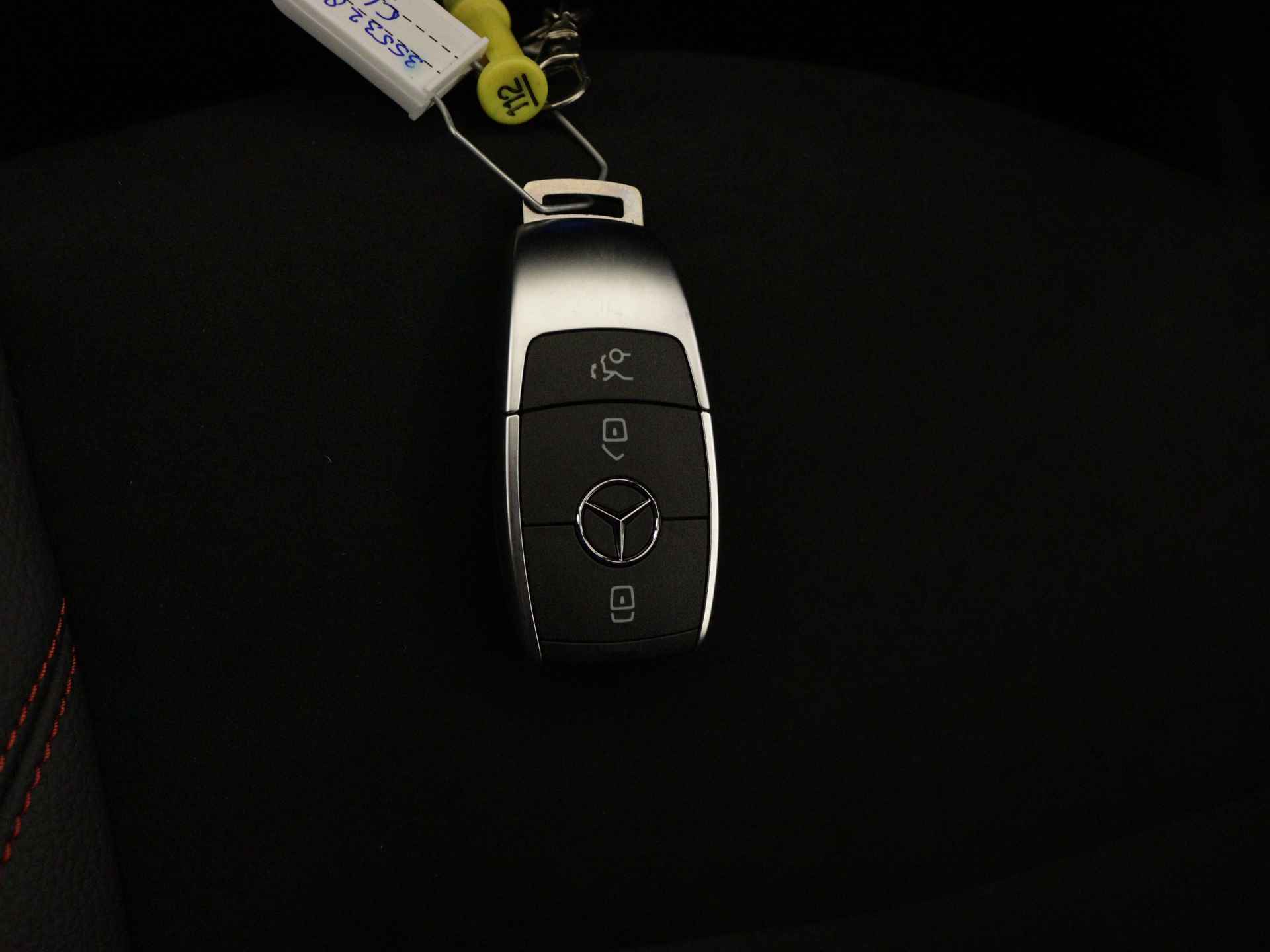 Mercedes-Benz CLA-Klasse 180 Star Edition AMG Line | Dodehoekassistent | Nightpakket | AMG Line | KEYLESS GO-comfortpakket | USB pakket Plus |  Verwarmde stoelen vooraan | Draadloos oplaadsysteem voor smartphone | - 12/36