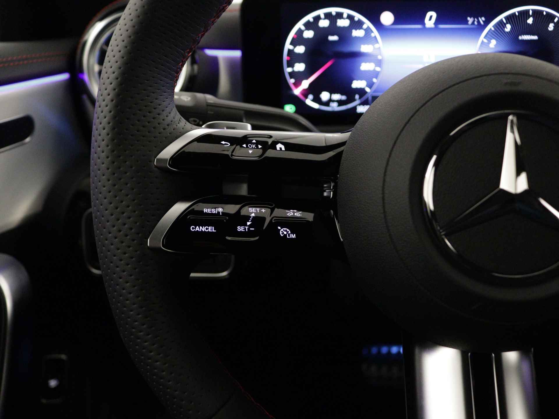 Mercedes-Benz CLA-Klasse 180 Star Edition AMG Line | Dodehoekassistent | Nightpakket | AMG Line | KEYLESS GO-comfortpakket | USB pakket Plus |  Verwarmde stoelen vooraan | Draadloos oplaadsysteem voor smartphone | - 19/36
