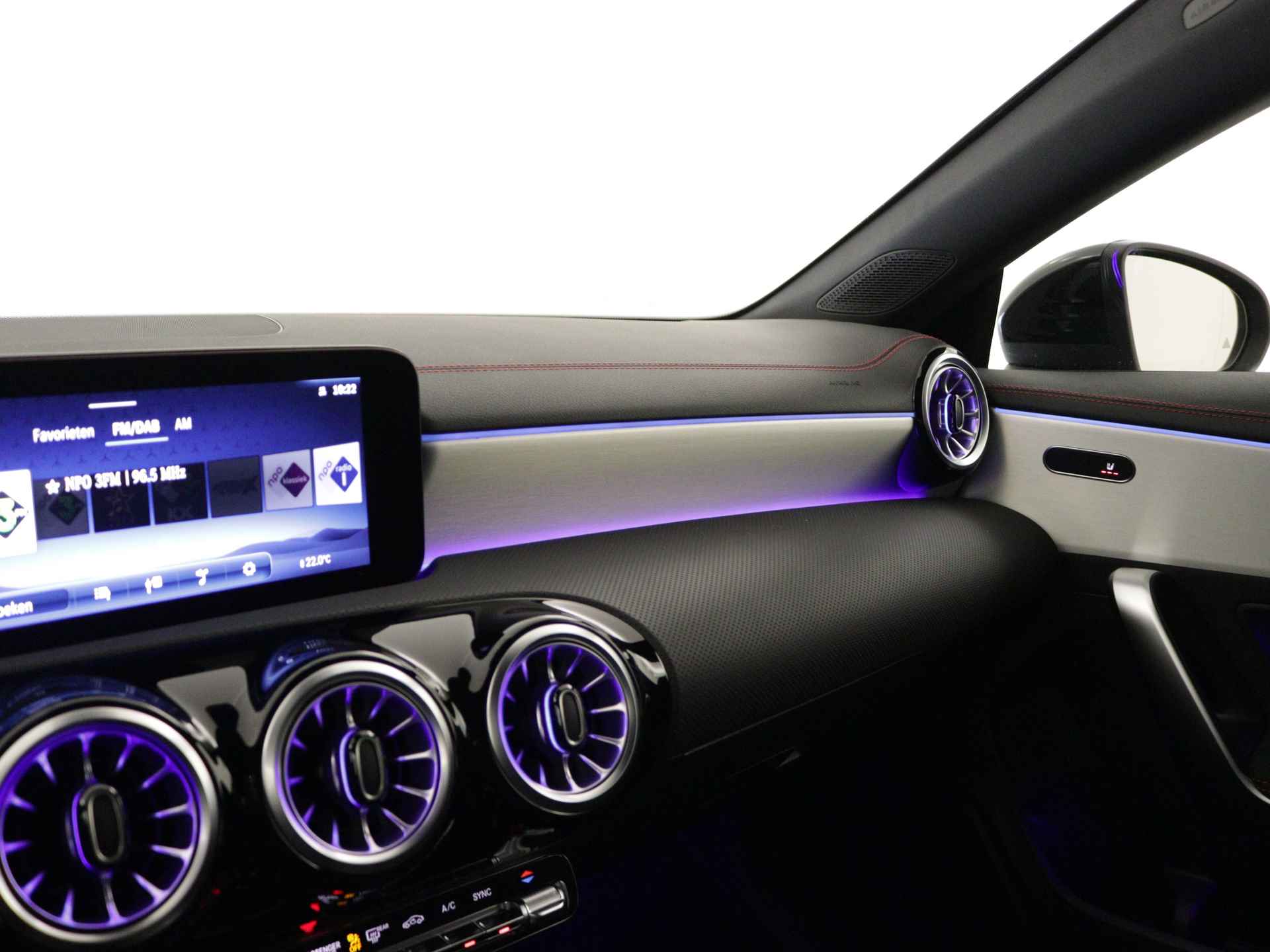 Mercedes-Benz CLA-Klasse 180 Star Edition AMG Line | Dodehoekassistent | Nightpakket | AMG Line | KEYLESS GO-comfortpakket | USB pakket Plus |  Verwarmde stoelen vooraan | Draadloos oplaadsysteem voor smartphone | - 21/36