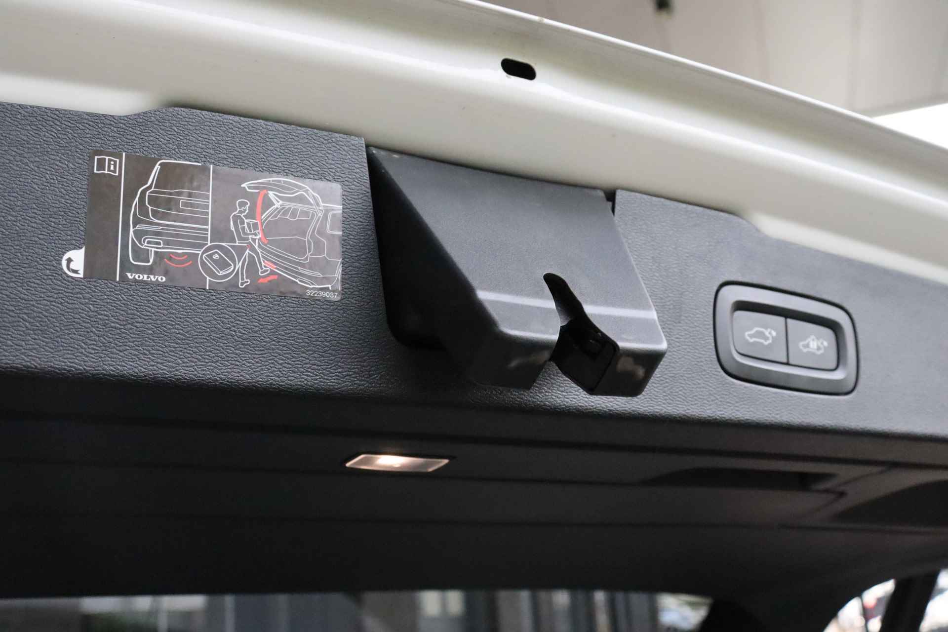 Volvo V60 T6 AWD Recharge R-Design | 360° Camera | Harman Kardon | Head-Up Display | Stoelventilatie | Schuifdak | Stoel en Stuurwielverwa - 12/69
