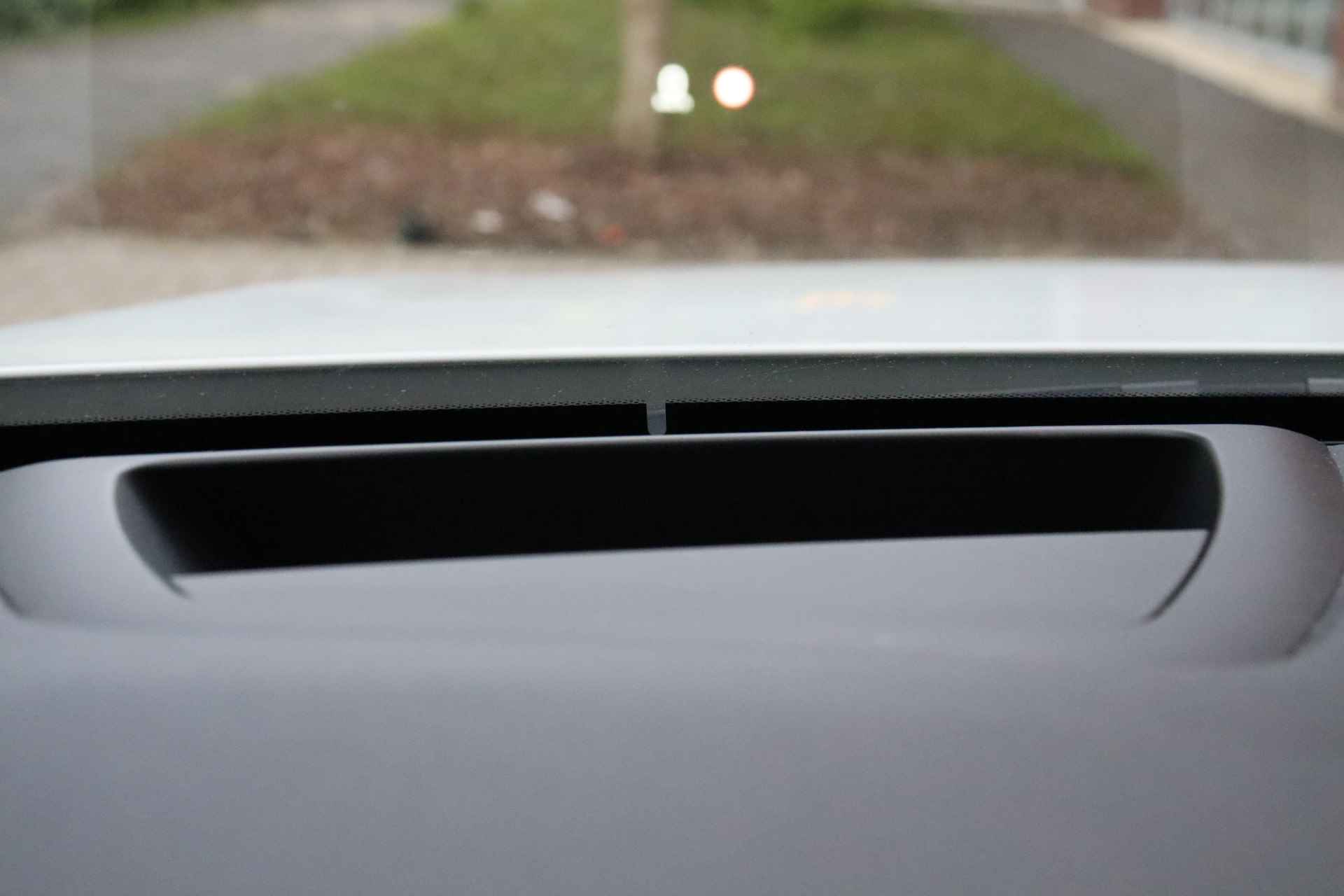Volvo V60 T6 AWD Recharge R-Design | 360° Camera | Harman Kardon | Head-Up Display | Stoelventilatie | Schuifdak | Stoel en Stuurwielverwa - 25/69