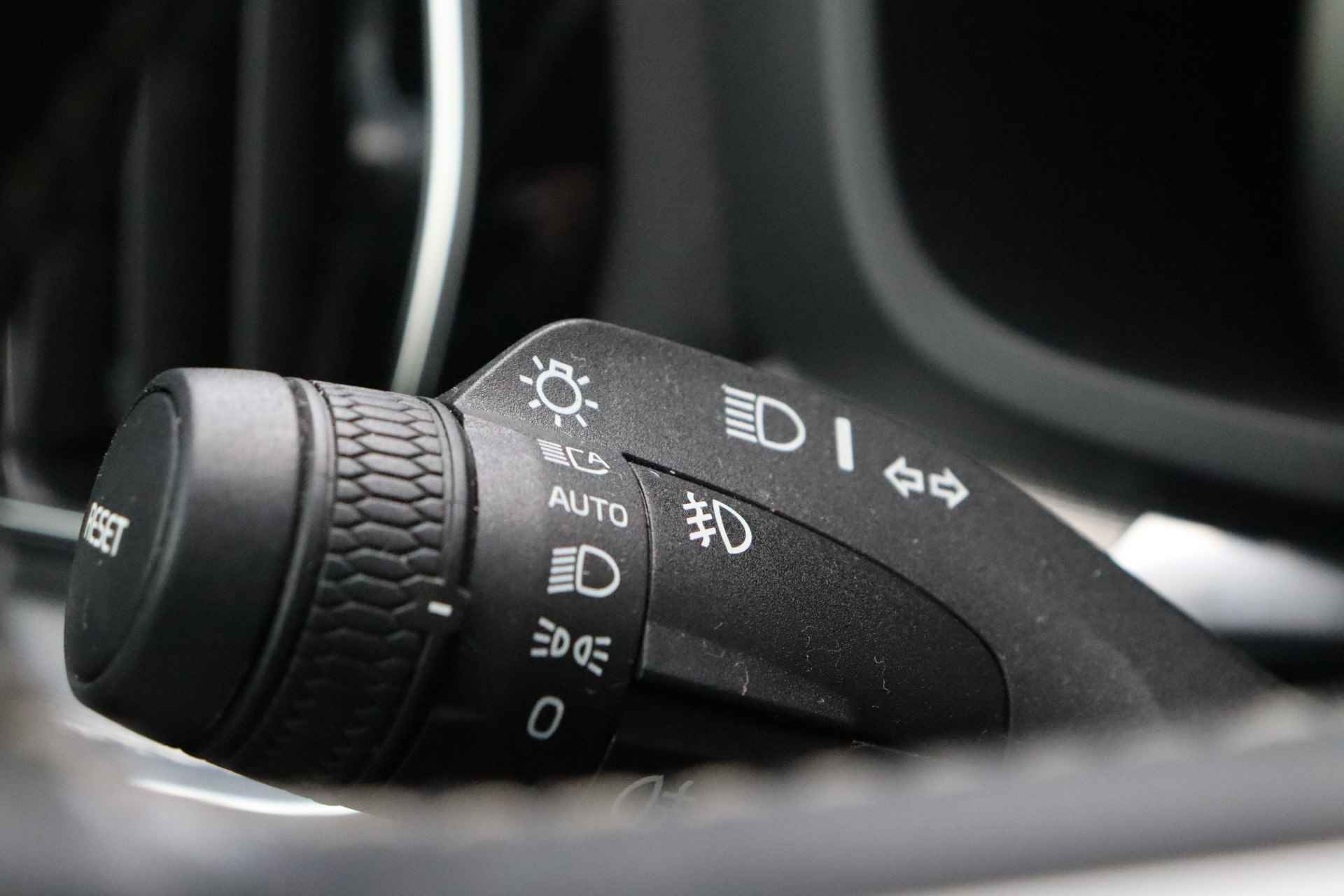 Volvo V60 T6 AWD Recharge R-Design | 360° Camera | Harman Kardon | Head-Up Display | Stoelventilatie | Schuifdak | Stoel en Stuurwielverwa - 29/69