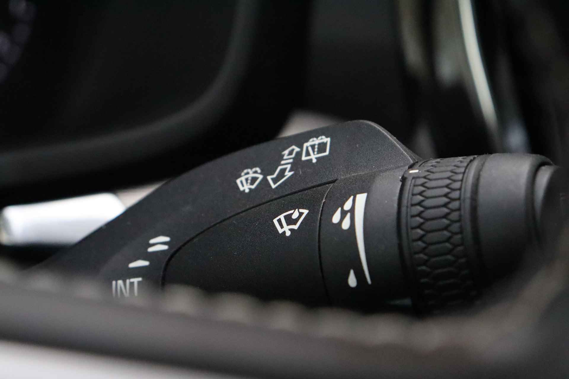 Volvo V60 T6 AWD Recharge R-Design | 360° Camera | Harman Kardon | Head-Up Display | Stoelventilatie | Schuifdak | Stoel en Stuurwielverwa - 30/69