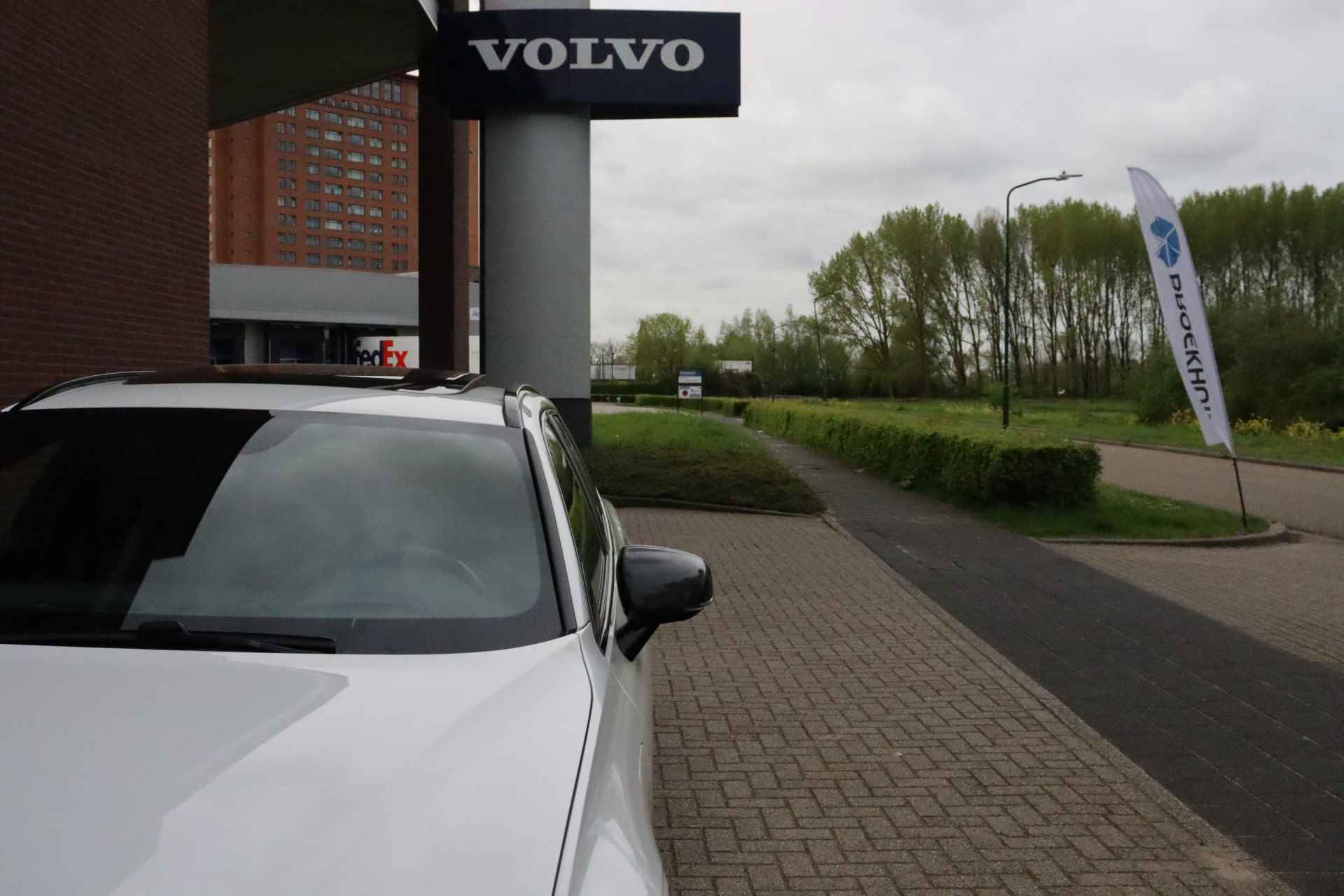 Volvo V60 T6 AWD Recharge R-Design | 360° Camera | Harman Kardon | Head-Up Display | Stoelventilatie | Schuifdak | Stoel en Stuurwielverwa - 62/69