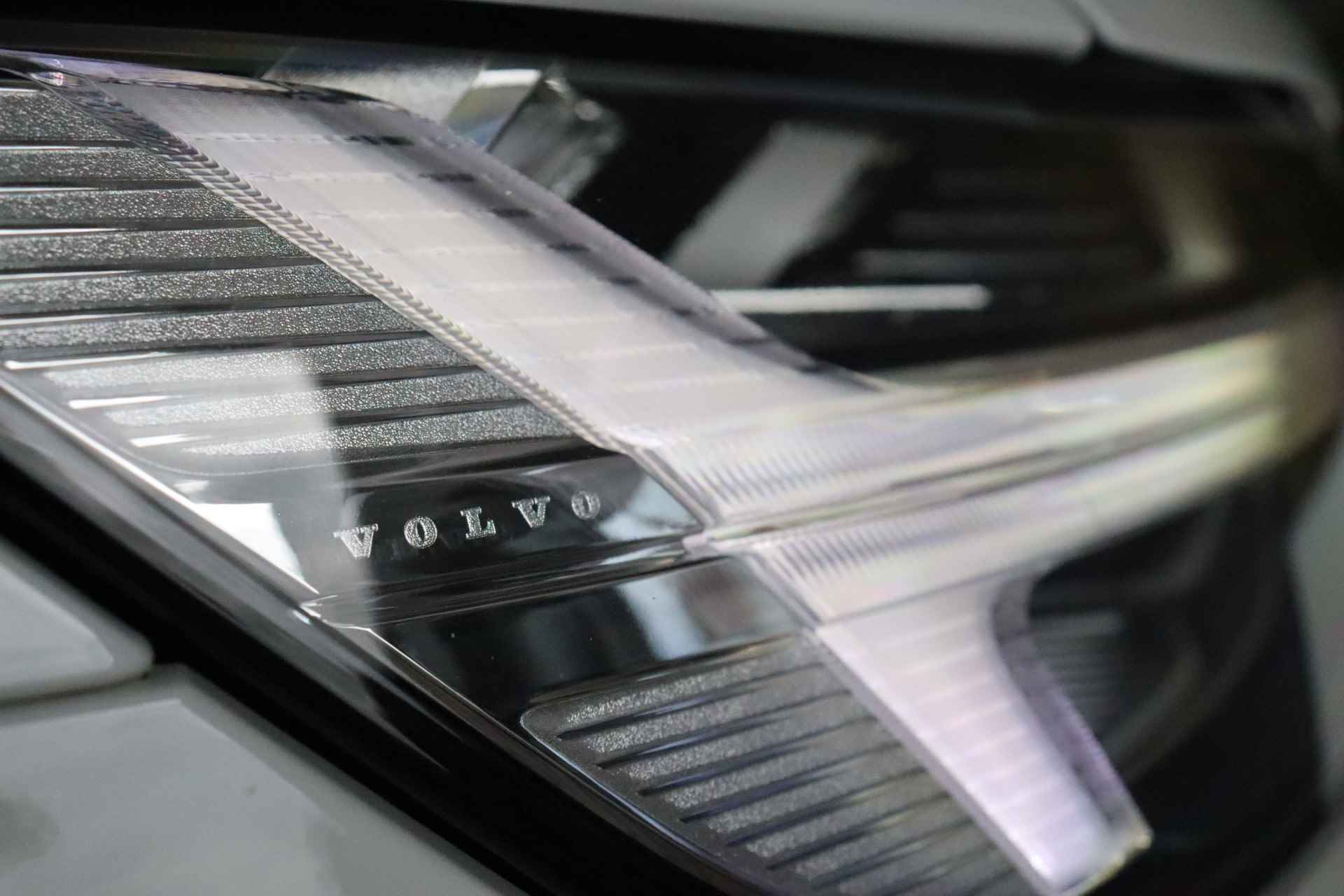 Volvo V60 T6 AWD Recharge R-Design | 360° Camera | Harman Kardon | Head-Up Display | Stoelventilatie | Schuifdak | Stoel en Stuurwielverwa - 67/69