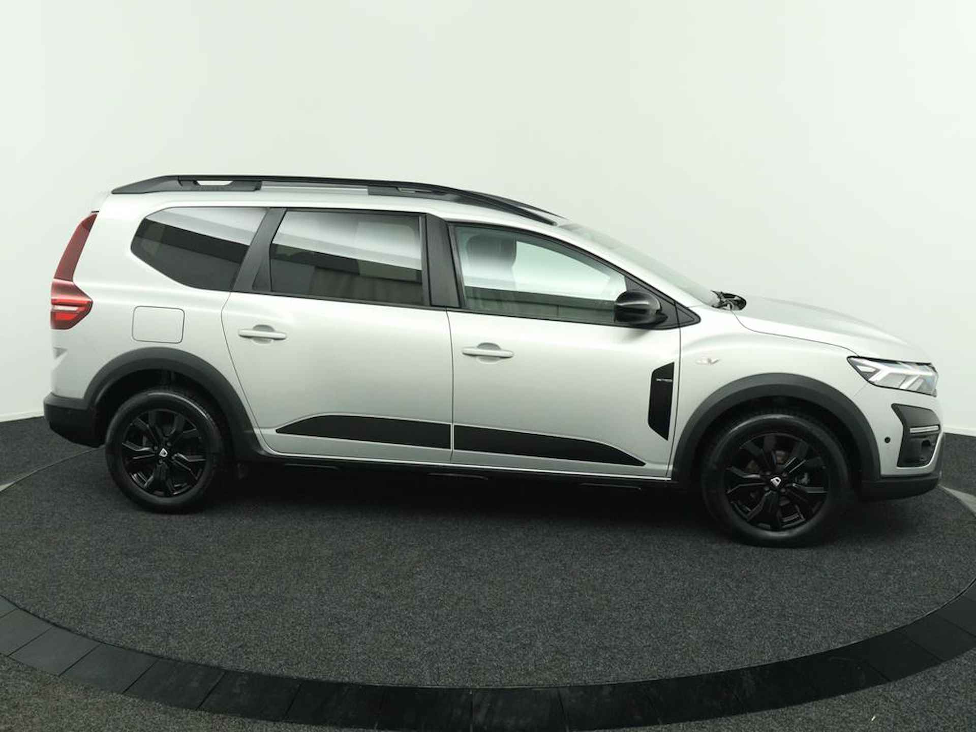 Dacia Jogger 1.0 TCe Extreme 5 Persoons | Camera | Stoelverwarming | Dode Hoek Detectie | Climate Control | Cruise Control | Parkeersensoren | Metallic Lak | Getint Glas | LED Koplampen | - 7/43