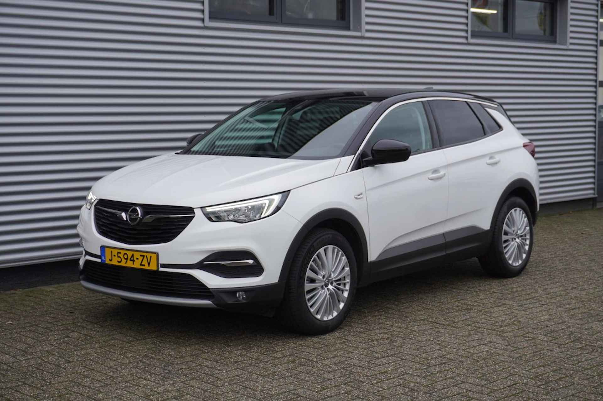 OPEL Grandland X 1.2 Turbo Innovation / Automaat / Zwart dak / Camera / LED / AGR - 2/33