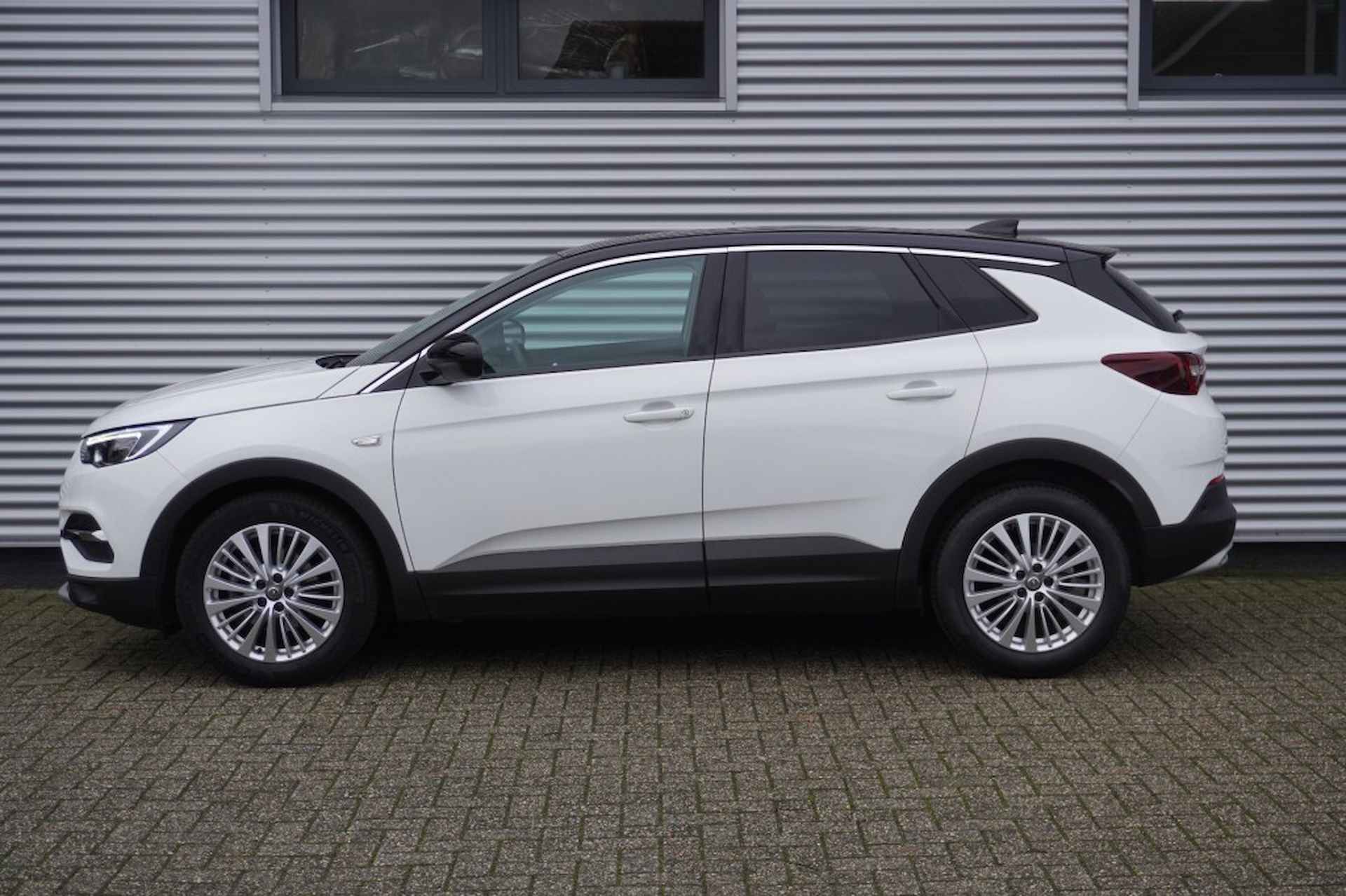 OPEL Grandland X 1.2 Turbo Innovation / Automaat / Zwart dak / Camera / LED / AGR - 3/33