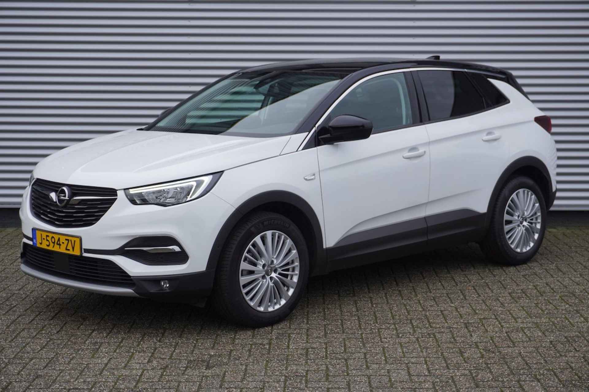 OPEL Grandland X 1.2 Turbo Innovation / Automaat / Zwart dak / Camera / LED / AGR - 4/33