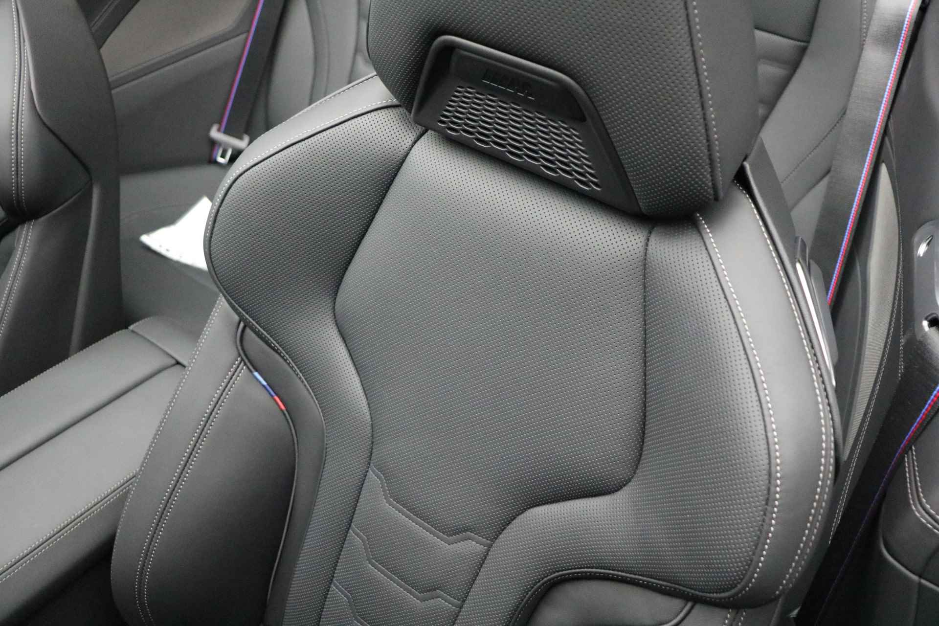 BMW 8 Serie 840i Cabrio High Executive M Sport Automaat / M sportstoelen / Integral Active Steering / Stoelventilatie / Air Collar / Laserlight / Parking Assistant Plus / Soft Close - 11/27