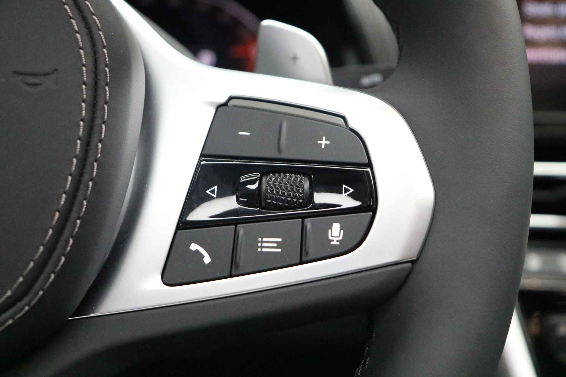 BMW 8 Serie 840i Cabrio High Executive M Sport Automaat / M sportstoelen / Integral Active Steering / Stoelventilatie / Air Collar / Laserlight / Parking Assistant Plus / Soft Close - 16/27