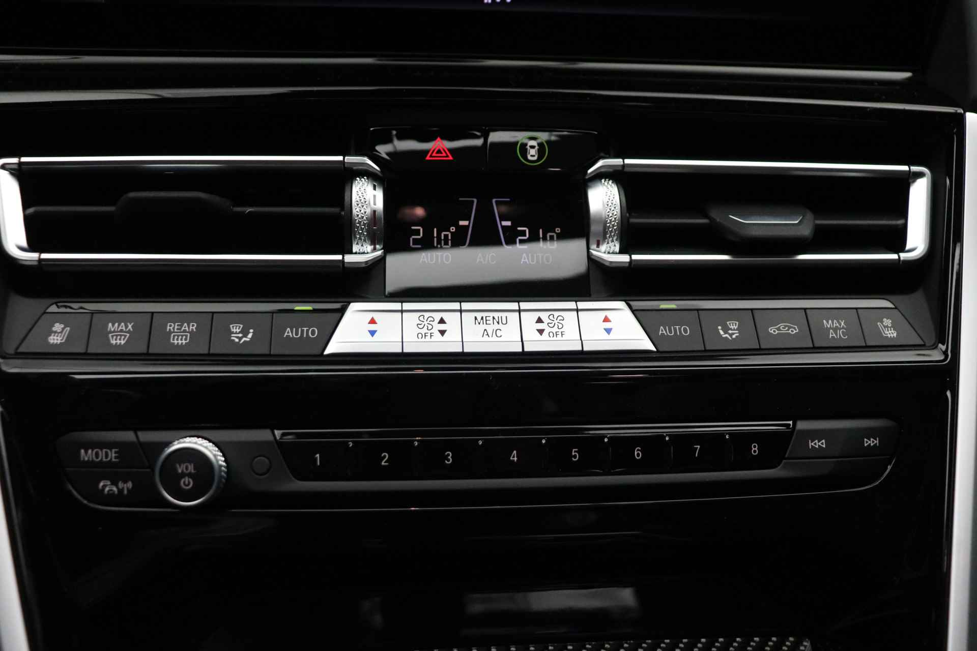 BMW 8 Serie 840i Cabrio High Executive M Sport Automaat / M sportstoelen / Integral Active Steering / Stoelventilatie / Air Collar / Laserlight / Parking Assistant Plus / Soft Close - 18/27