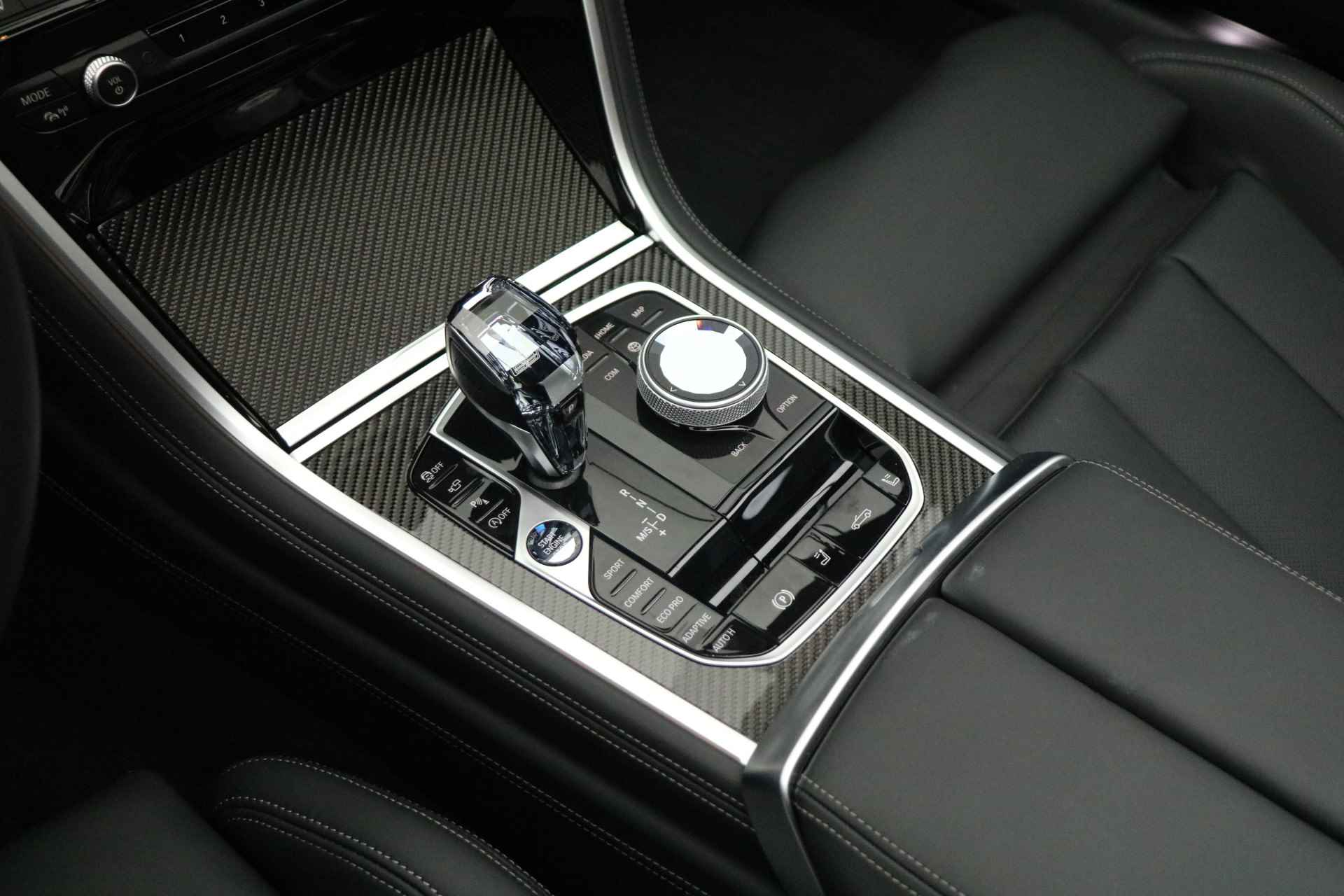 BMW 8 Serie 840i Cabrio High Executive M Sport Automaat / M sportstoelen / Integral Active Steering / Stoelventilatie / Air Collar / Laserlight / Parking Assistant Plus / Soft Close - 25/27