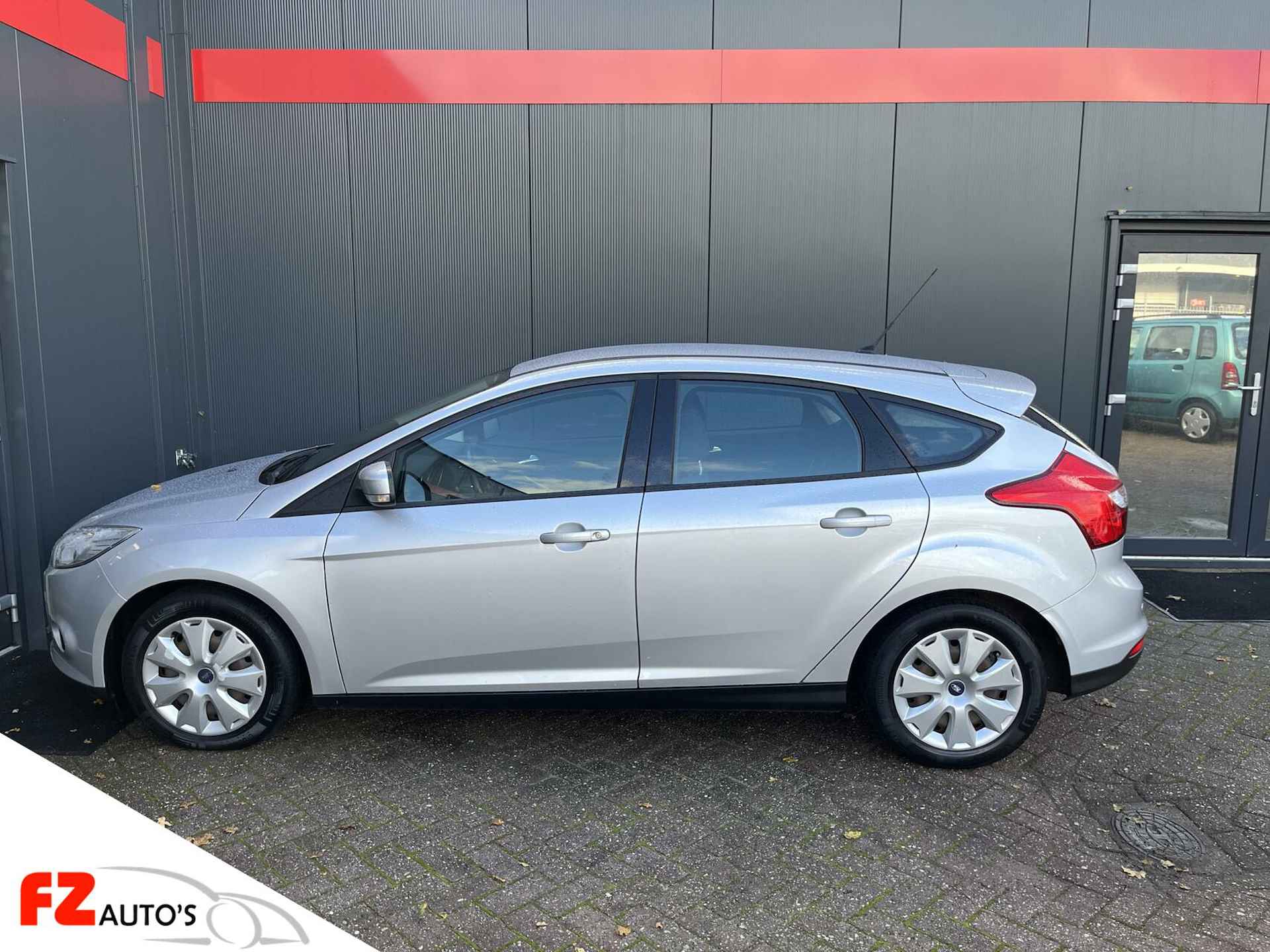 Ford Focus 1.0 EcoBoost Lease Trend | 5DRS | Metallic | - 5/28
