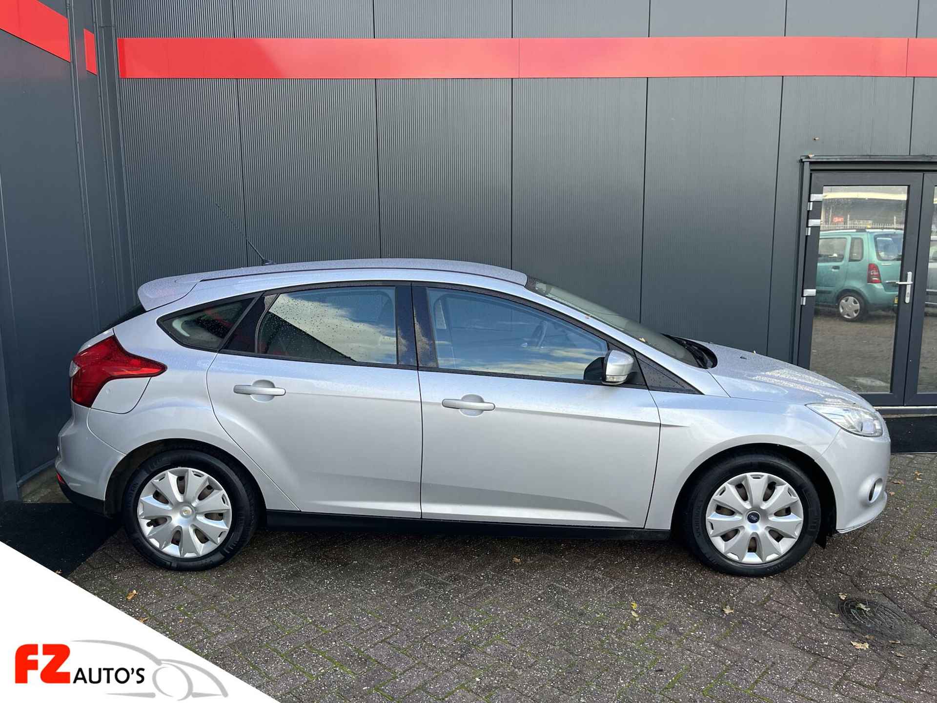 Ford Focus 1.0 EcoBoost Lease Trend | 5DRS | Metallic | - 6/28