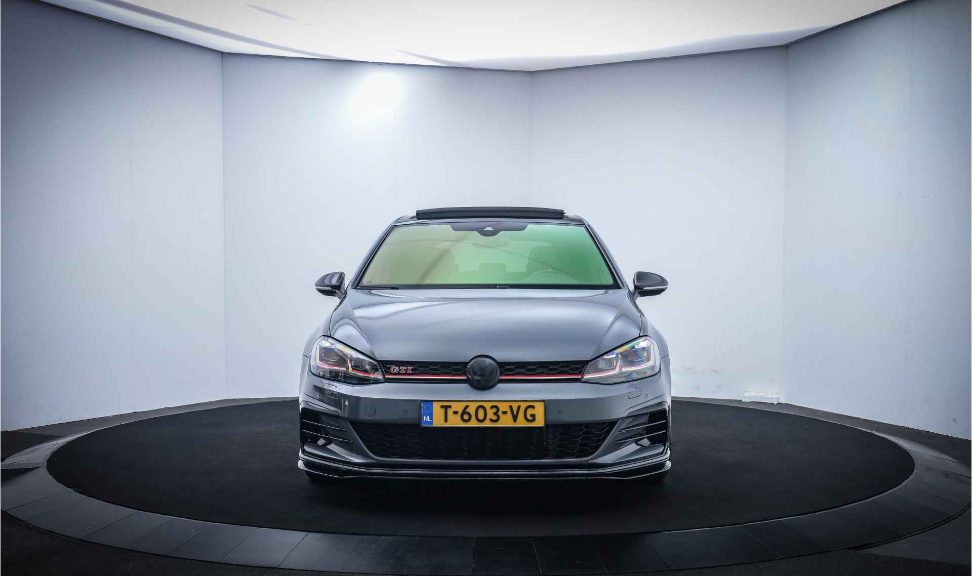 Volkswagen Golf 2.0GTI Dsg TCR PANO/DYNAUDIO/DCC/LEDER/DIGIDASH/LED/CAMERA/CARPLAY/NAVI/STOELVERW./LMV 19'' - 2/30