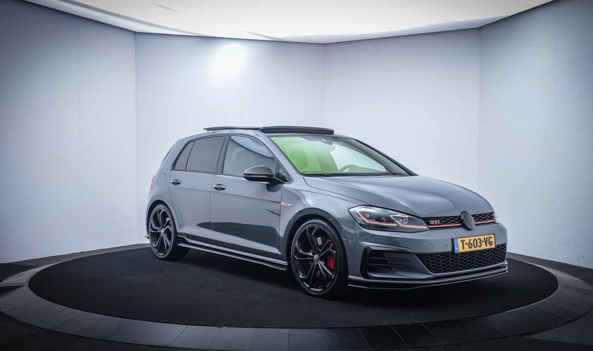 Volkswagen Golf 2.0GTI Dsg TCR PANO/DYNAUDIO/DCC/LEDER/DIGIDASH/LED/CAMERA/CARPLAY/NAVI/STOELVERW./LMV 19'' - 3/30