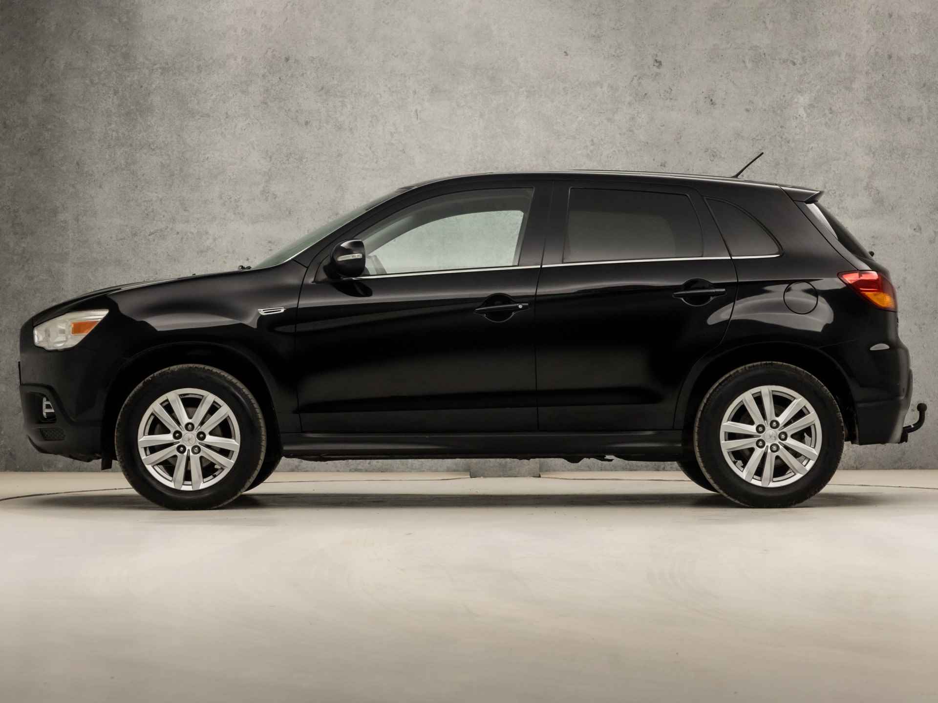 Mitsubishi ASX 1.6 Intro Sport (STOELVERWARMING, CLIMATE, GETINT GLAS, TREKHAAK, XENON, SPORTSTOELEN, PARKEERSENSOREN, ELEK PAKKET, NIEUWE APK, NIEUWSTAAT) - 2/33