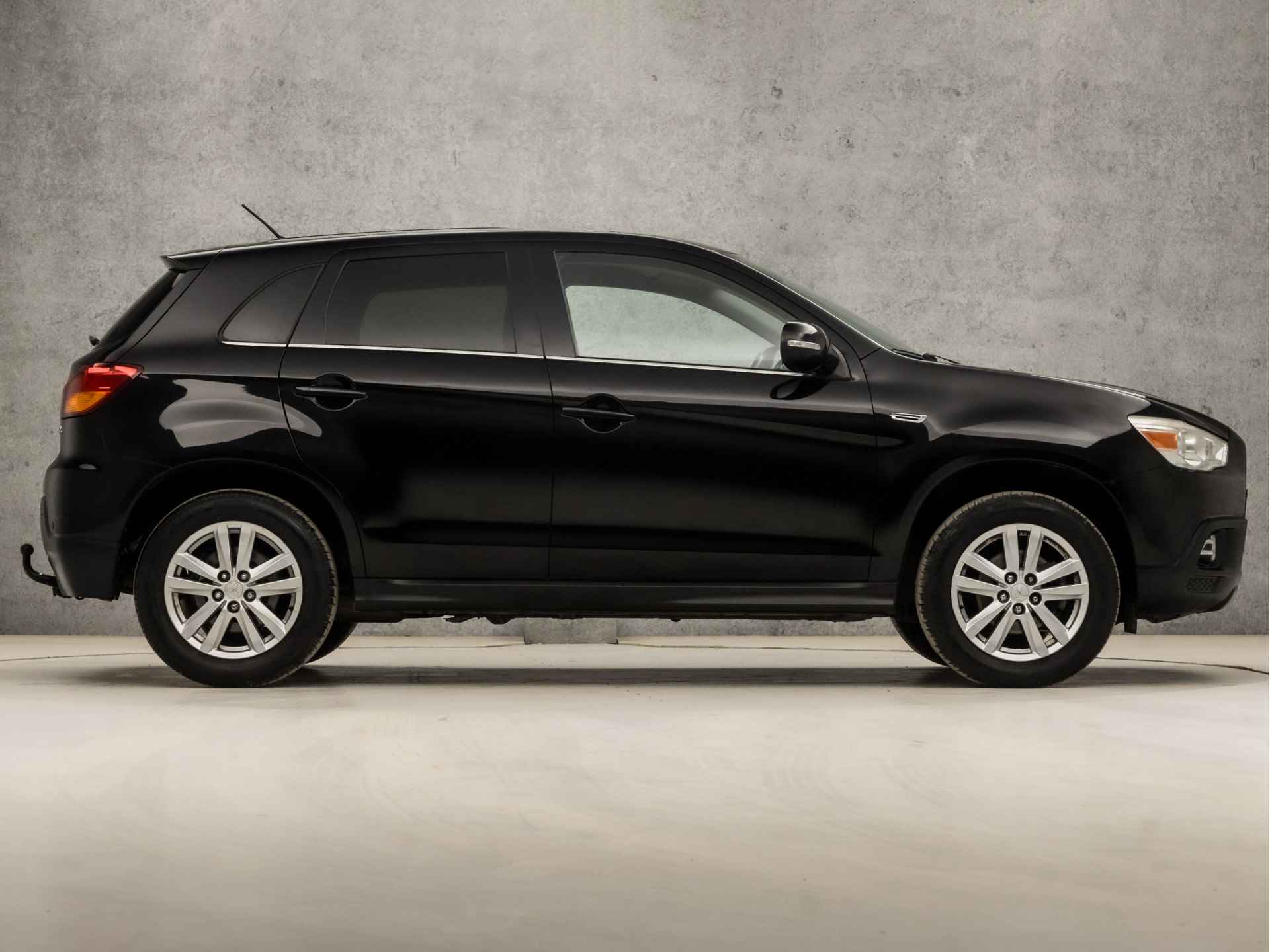 Mitsubishi ASX 1.6 Intro Sport (STOELVERWARMING, CLIMATE, GETINT GLAS, TREKHAAK, XENON, SPORTSTOELEN, PARKEERSENSOREN, ELEK PAKKET, NIEUWE APK, NIEUWSTAAT) - 4/33