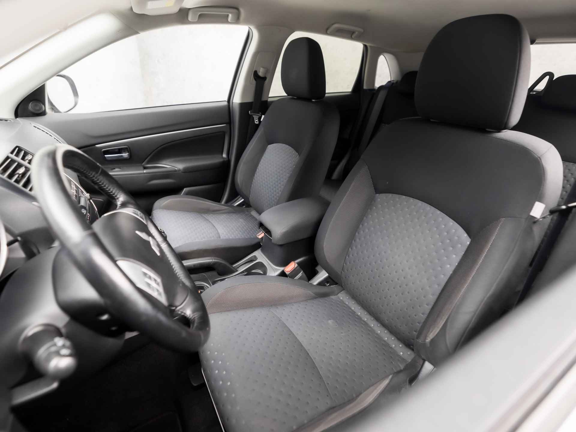 Mitsubishi ASX 1.6 Intro Sport (STOELVERWARMING, CLIMATE, GETINT GLAS, TREKHAAK, XENON, SPORTSTOELEN, PARKEERSENSOREN, ELEK PAKKET, NIEUWE APK, NIEUWSTAAT) - 13/33