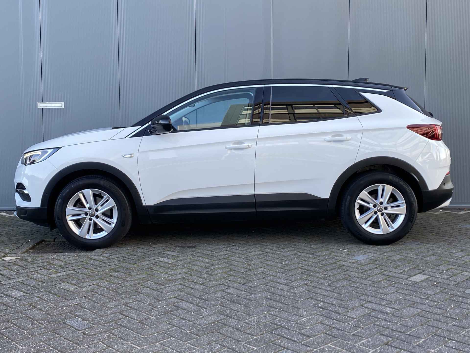 Opel Grandland X 1.2 Turbo 130pk Business Executive | Leder | Carplay | Camera | Climate | Keyless | Navigatie | Elek. Klep | Afn. Trekhaak | Dod - 2/37