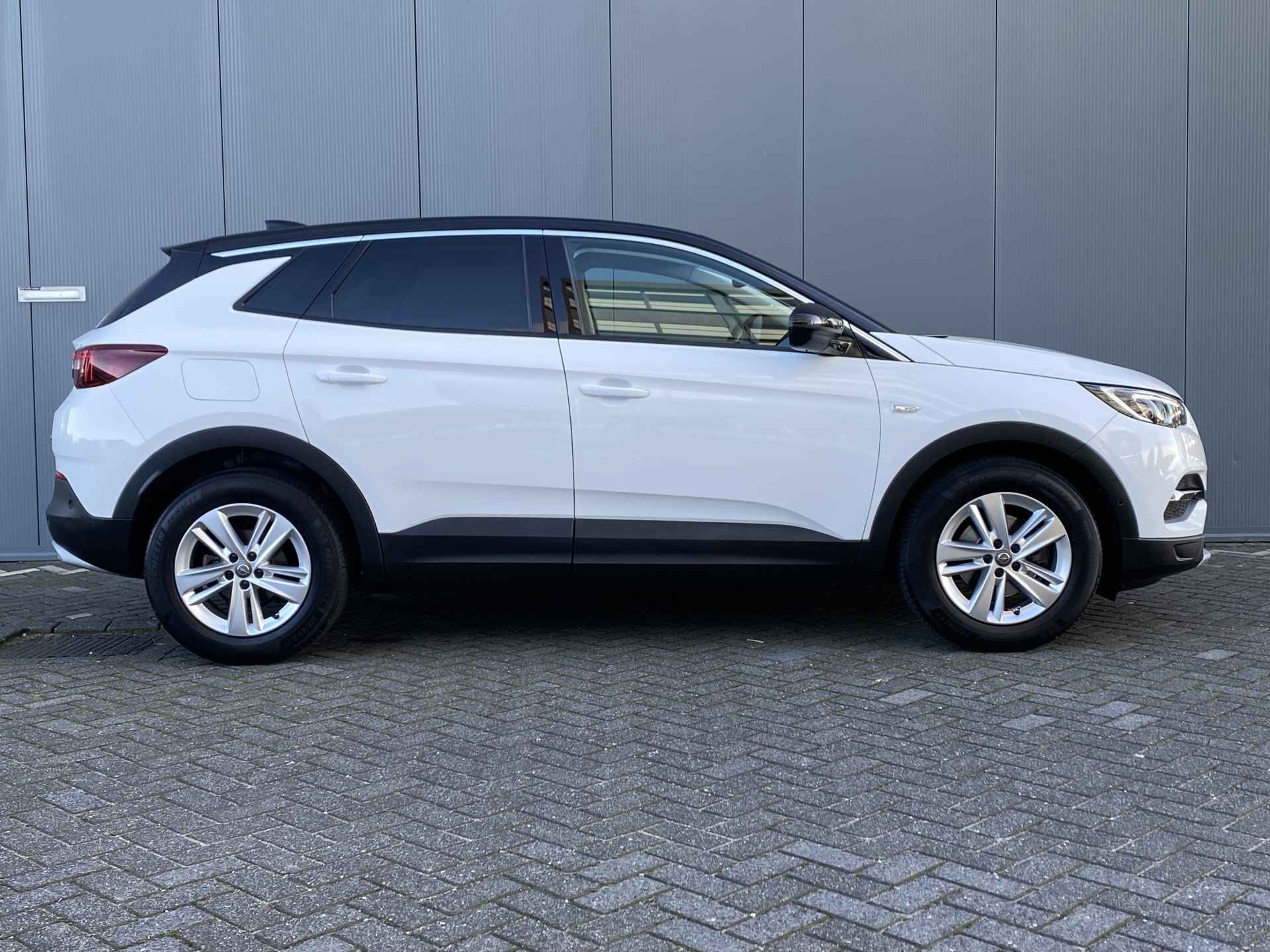 Opel Grandland X 1.2 Turbo 130pk Business Executive | Leder | Carplay | Camera | Climate | Keyless | Navigatie | Elek. Klep | Afn. Trekhaak | Dod - 3/37