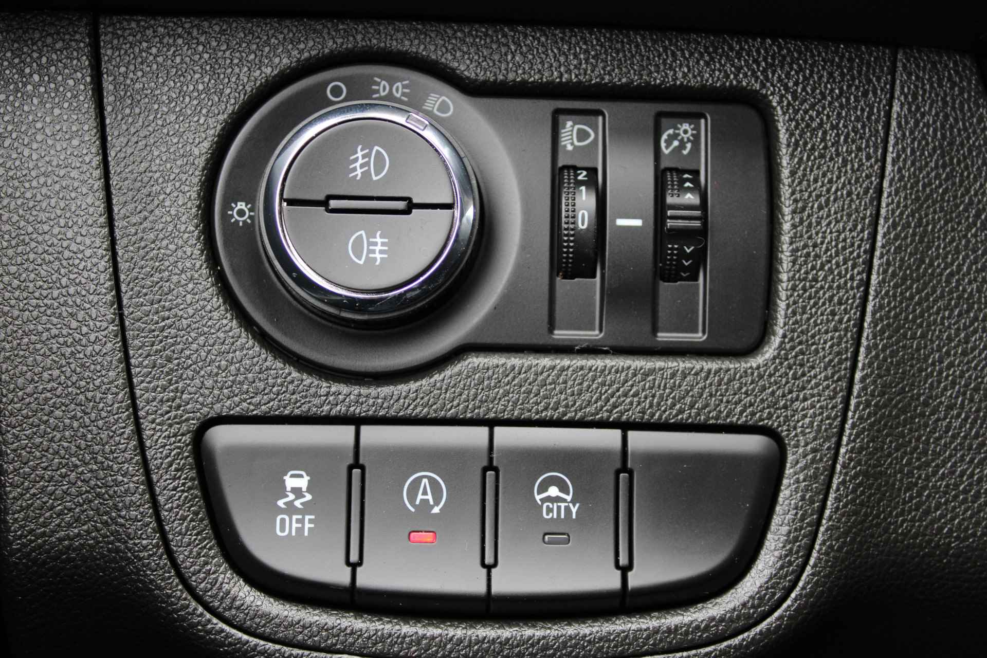 Opel KARL ROCKS 1.0 75PK 5-DRS ONLINE EDITION+ Navigatie / Park Pilot / 15"LMV / Bluetooth / LED / Cruise control / CPV / Elec. Ramen "Vraag een vrijblijvende offerte aan!" - 16/27