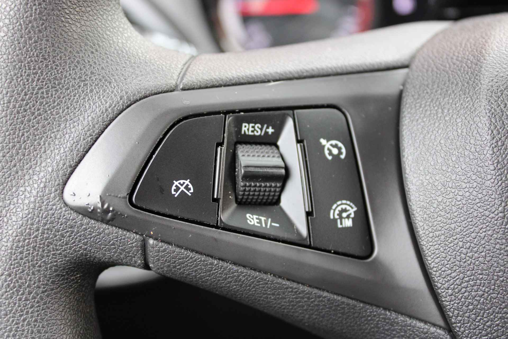 Opel KARL ROCKS 1.0 75PK 5-DRS ONLINE EDITION+ Navigatie / Park Pilot / 15"LMV / Bluetooth / LED / Cruise control / CPV / Elec. Ramen "Vraag een vrijblijvende offerte aan!" - 17/27