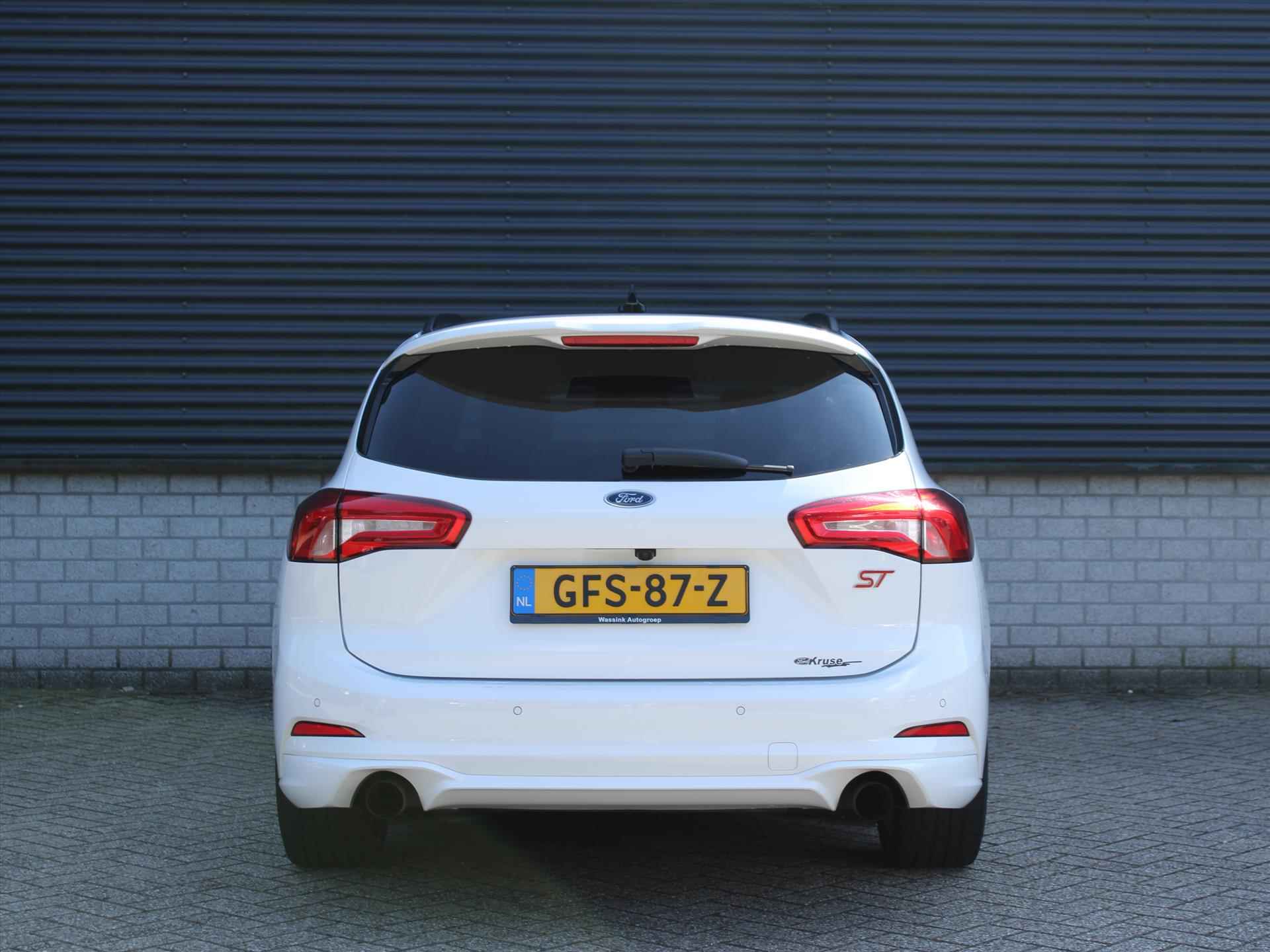 FORD Focus Wagon 2.3 EcoBoost 280pk ST-3 I Pano Schuifkantel I HUD I Winterset I Elektr. Achterklep I Stoel/Stuur/Voorruitverwarming I - 6/40