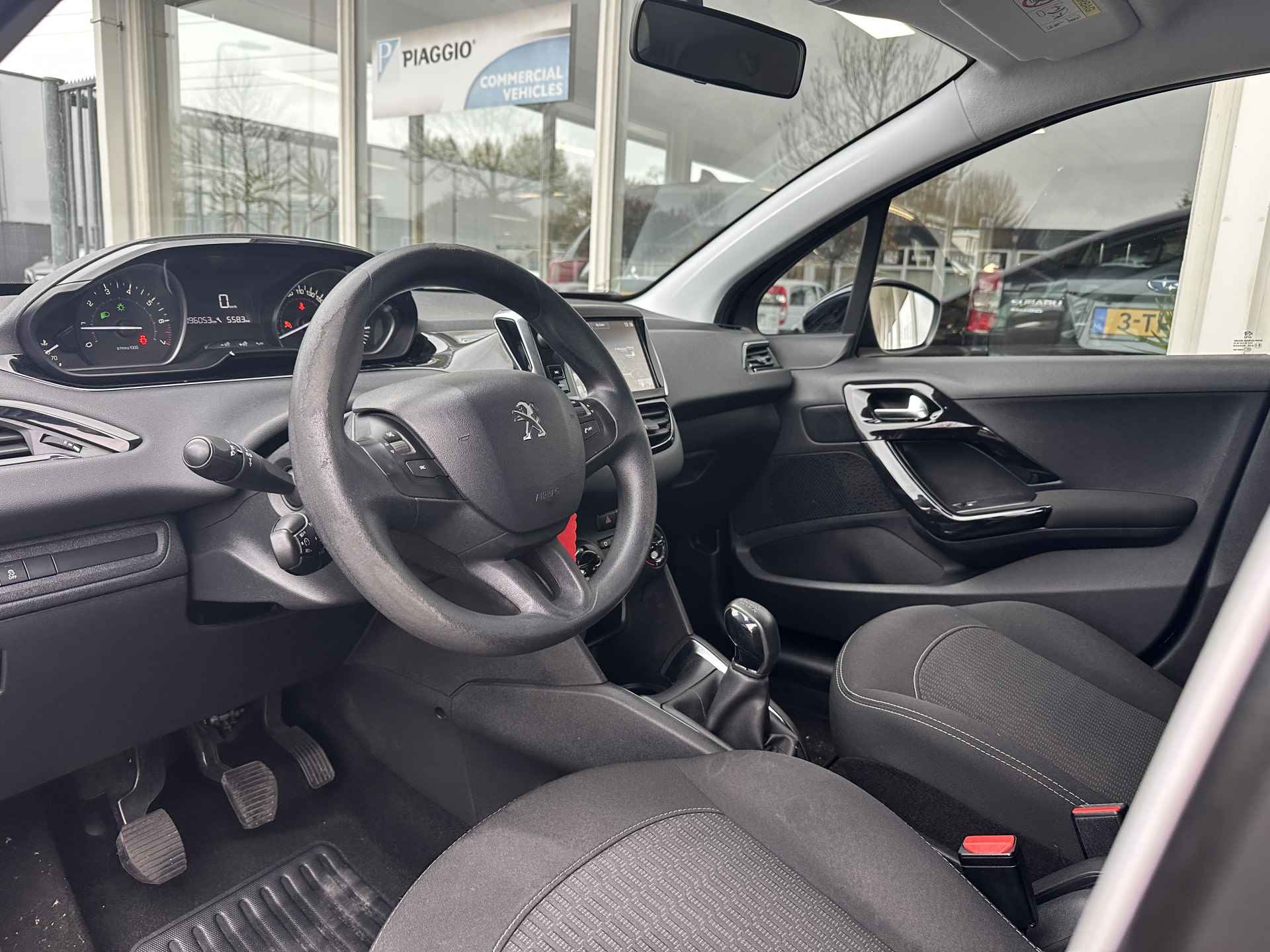 Peugeot 208 1.2 PureTech Blue Lion NAVI,CARPLAY,PDC - 7/24