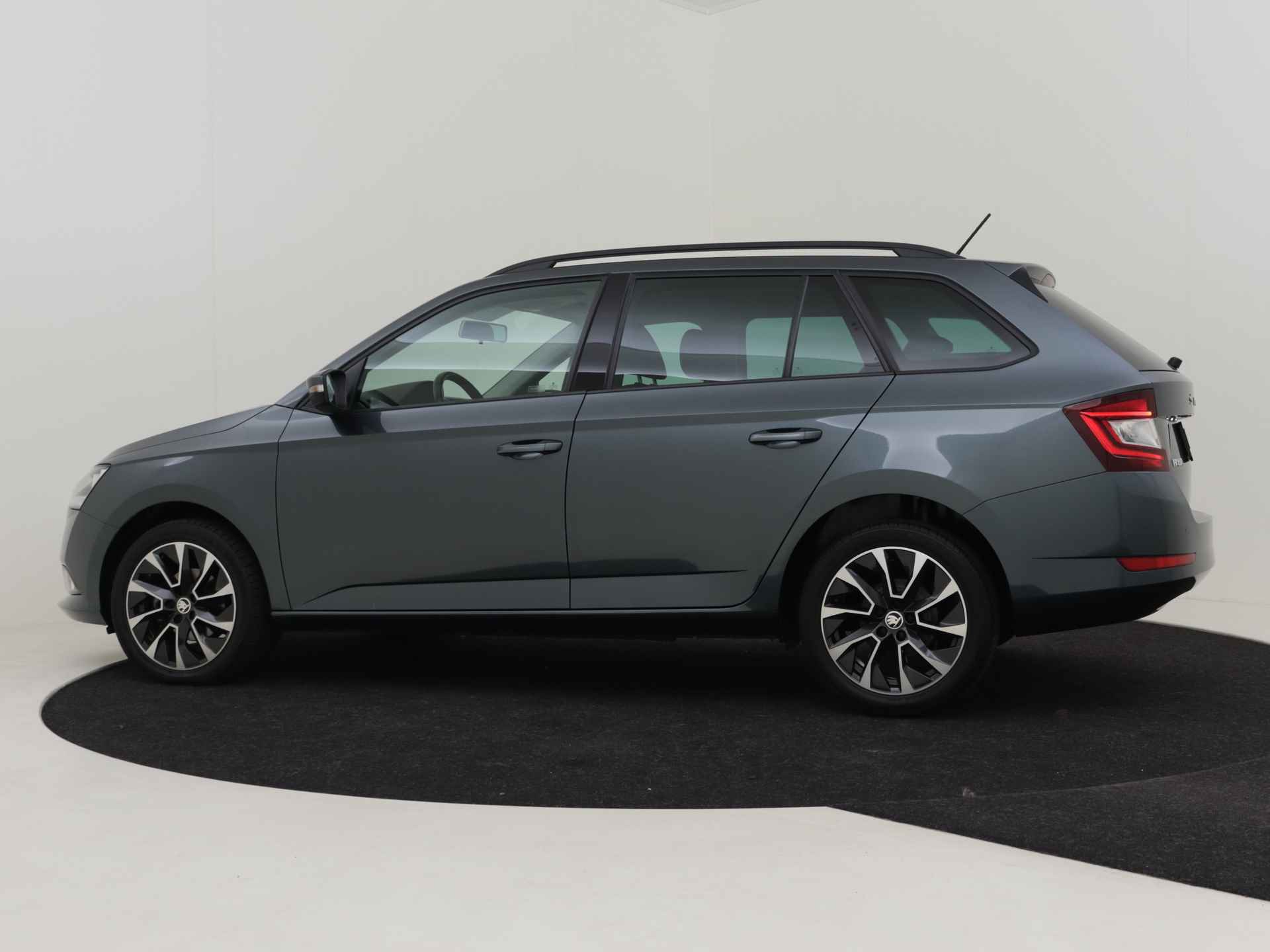 Škoda Fabia Combi 1.0 TSI 96PK Business Edition | 1e Eigenaar | 100% Dealeronderhouden | Navigatie | App Connect | Cruise Control | Parkeers - 4/37