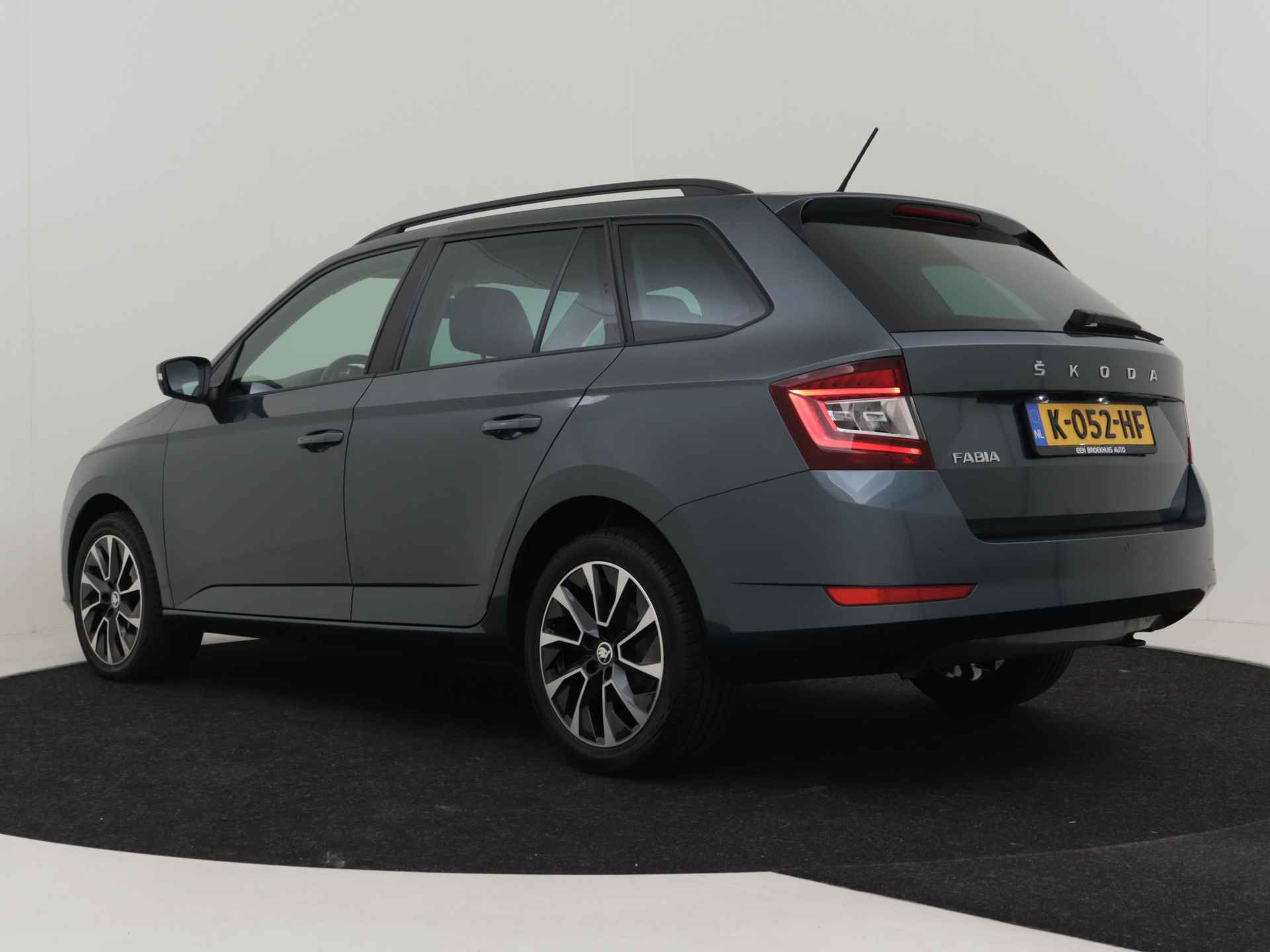 Škoda Fabia Combi 1.0 TSI 96PK Business Edition | 1e Eigenaar | 100% Dealeronderhouden | Navigatie | App Connect | Cruise Control | Parkeers - 13/37