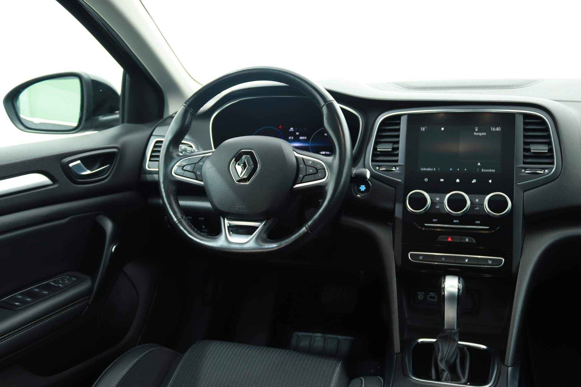 Renault Mégane Estate 1.6 E-TECH PLUG-IN HYBRID INTENS AUT. | Panoramadak | 18 inch LM-velgen | Winterpakket - 25/54