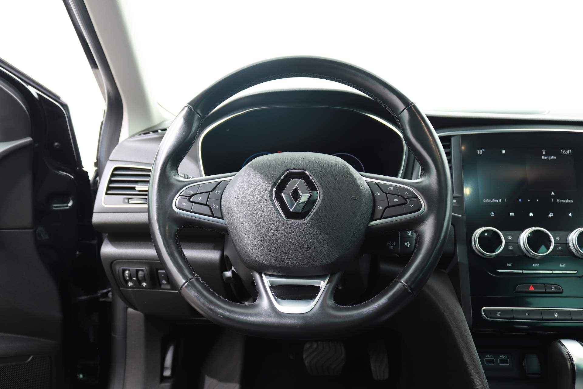 Renault Mégane Estate 1.6 E-TECH PLUG-IN HYBRID INTENS AUT. | Panoramadak | 18 inch LM-velgen | Winterpakket - 30/54