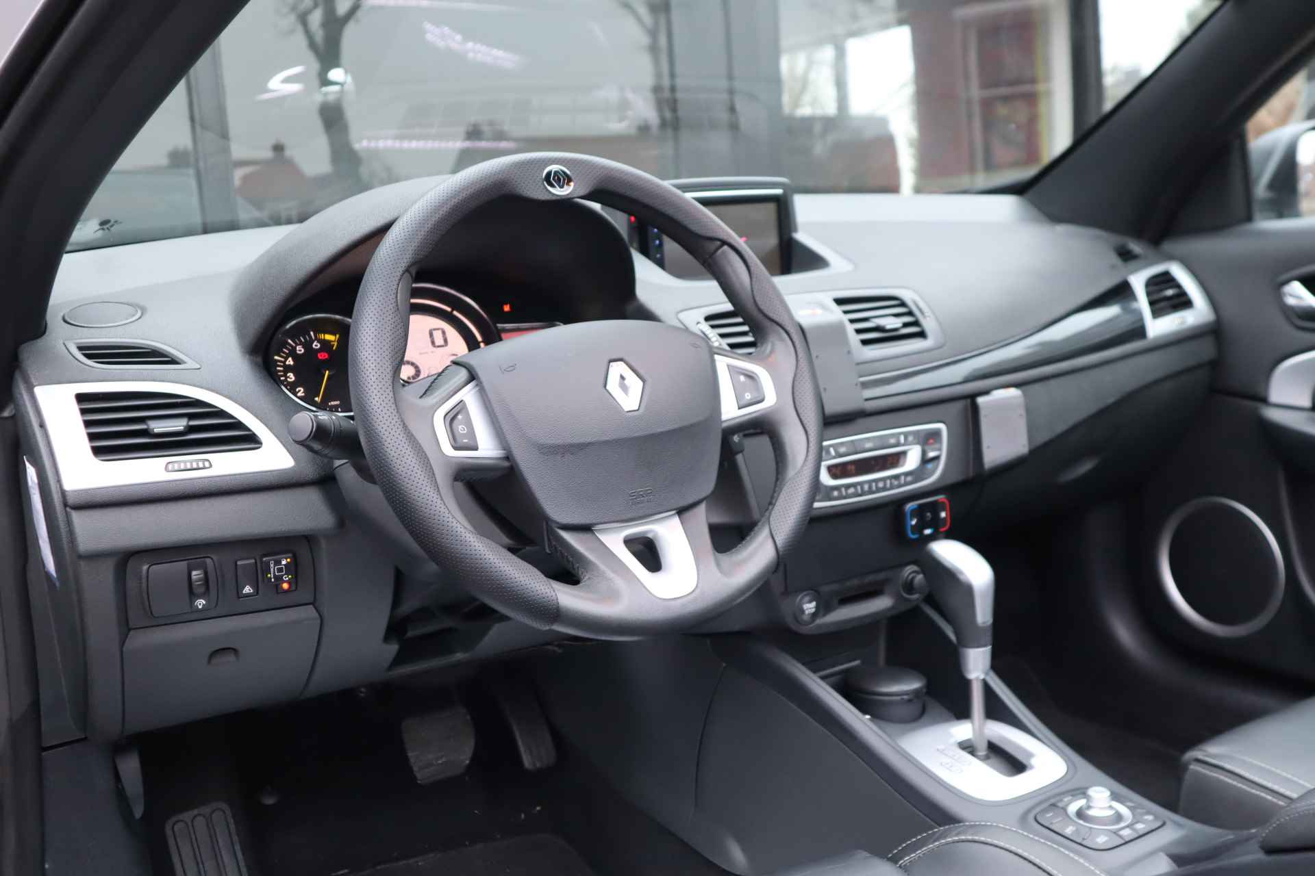 Renault Mégane Coupé-Cabriolet 2.0 Dynamique | LPG-G3 | Trekhaak |  Automaat | Apple Carplay & Android Auto | Stoelverwarming - 9/35