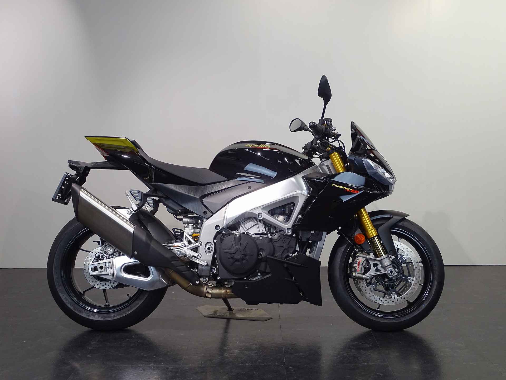 Aprilia TUONO V4 1100 FACTORY - 1/13