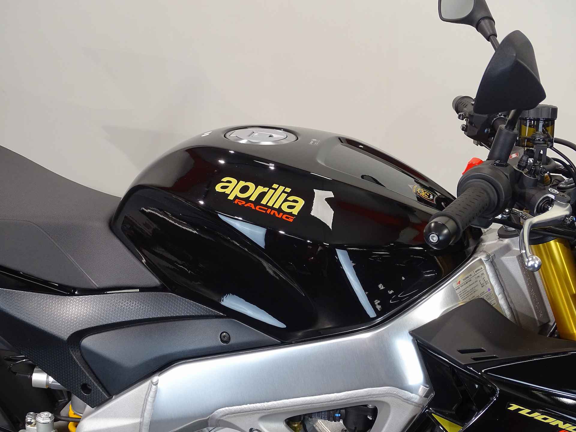 Aprilia TUONO V4 1100 FACTORY - 5/13