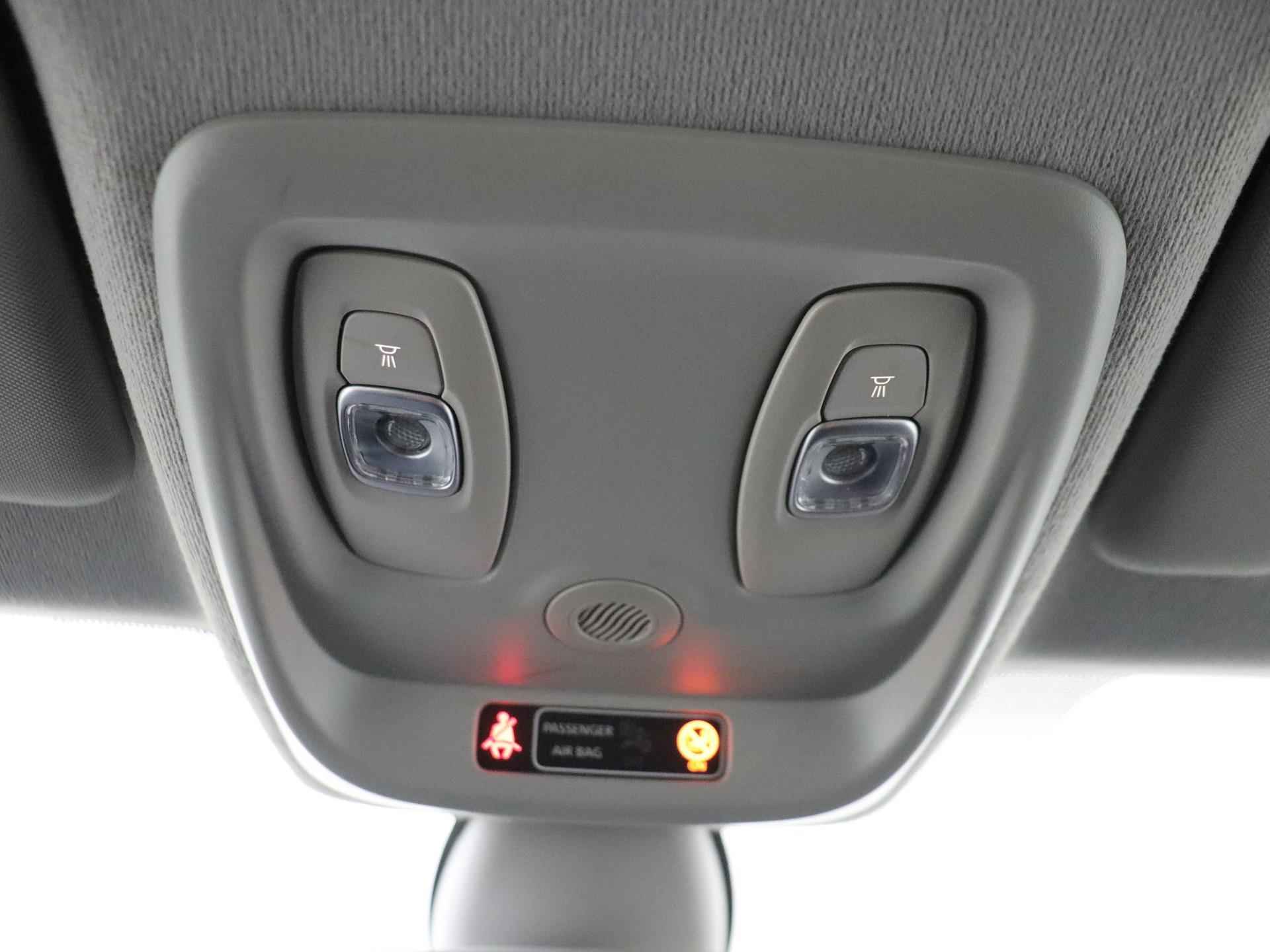 Renault Clio 0.9 - 90PK TCe Intens | Navigatie | Cruise Control | Climate Control | Parkeersensoren | Licht & Regen Sensor | LED Dagrijverlichting | Electrische Ramen | Centrale Deurvergrendeling | Camera | 16 inch Velgen | - 21/25