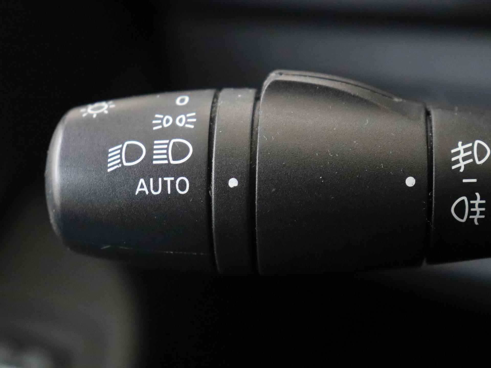 Renault Clio 0.9 - 90PK TCe Intens | Navigatie | Cruise Control | Climate Control | Parkeersensoren | Licht & Regen Sensor | LED Dagrijverlichting | Electrische Ramen | Centrale Deurvergrendeling | Camera | 16 inch Velgen | - 22/25