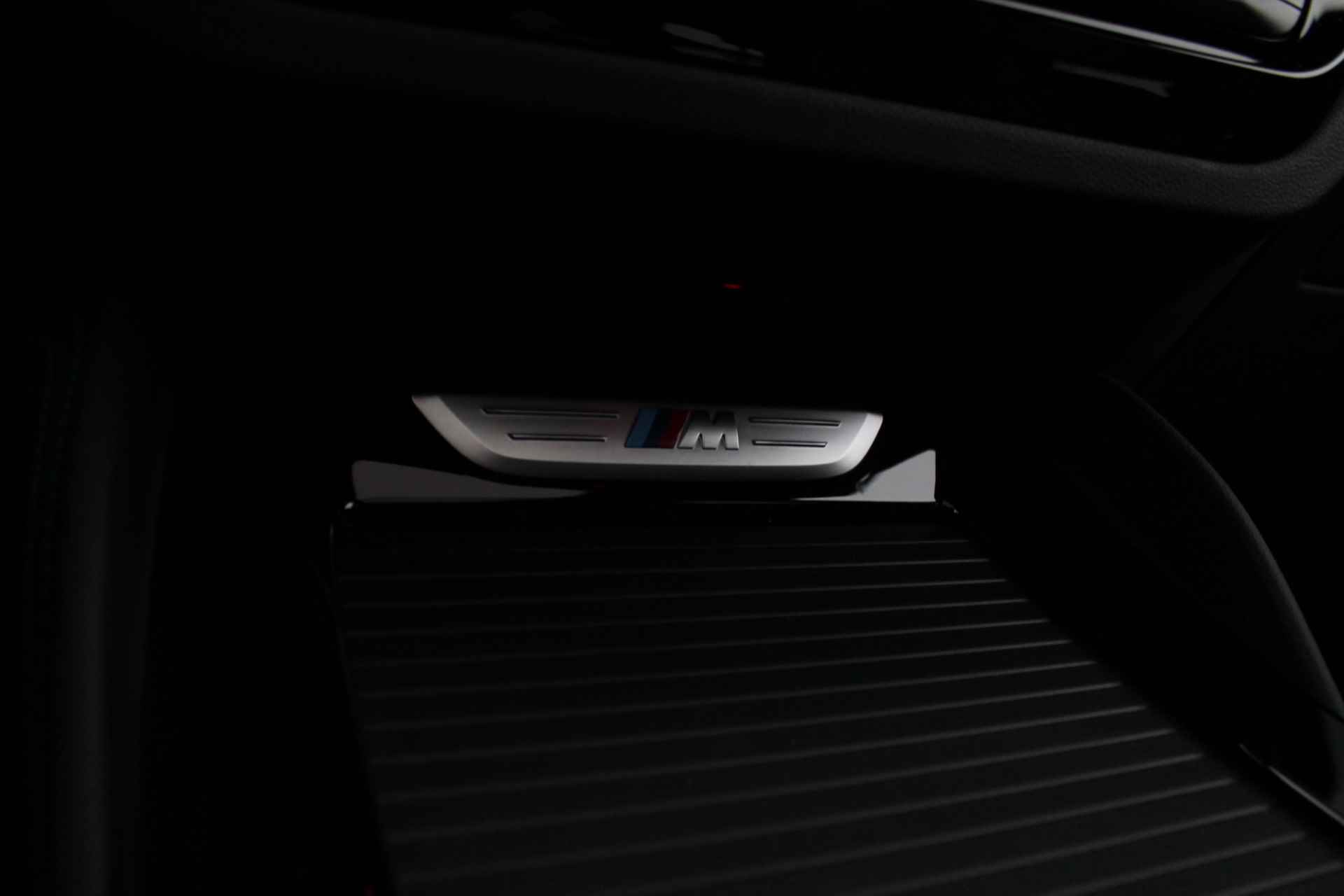 BMW X4 M40i High Executive Automaat / Panoramadak / M Adaptief onderstel / Laserlight / M sportstoelen / Stoelverwarming / Live Cockpit Professional / Harman Kardon / Parking Assistant Plus - 13/23