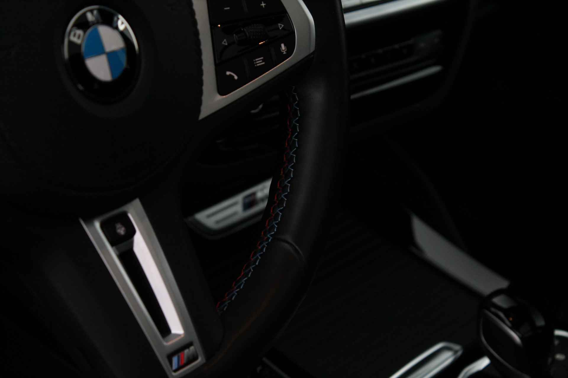 BMW X4 M40i High Executive Automaat / Panoramadak / M Adaptief onderstel / Laserlight / M sportstoelen / Stoelverwarming / Live Cockpit Professional / Harman Kardon / Parking Assistant Plus - 17/23